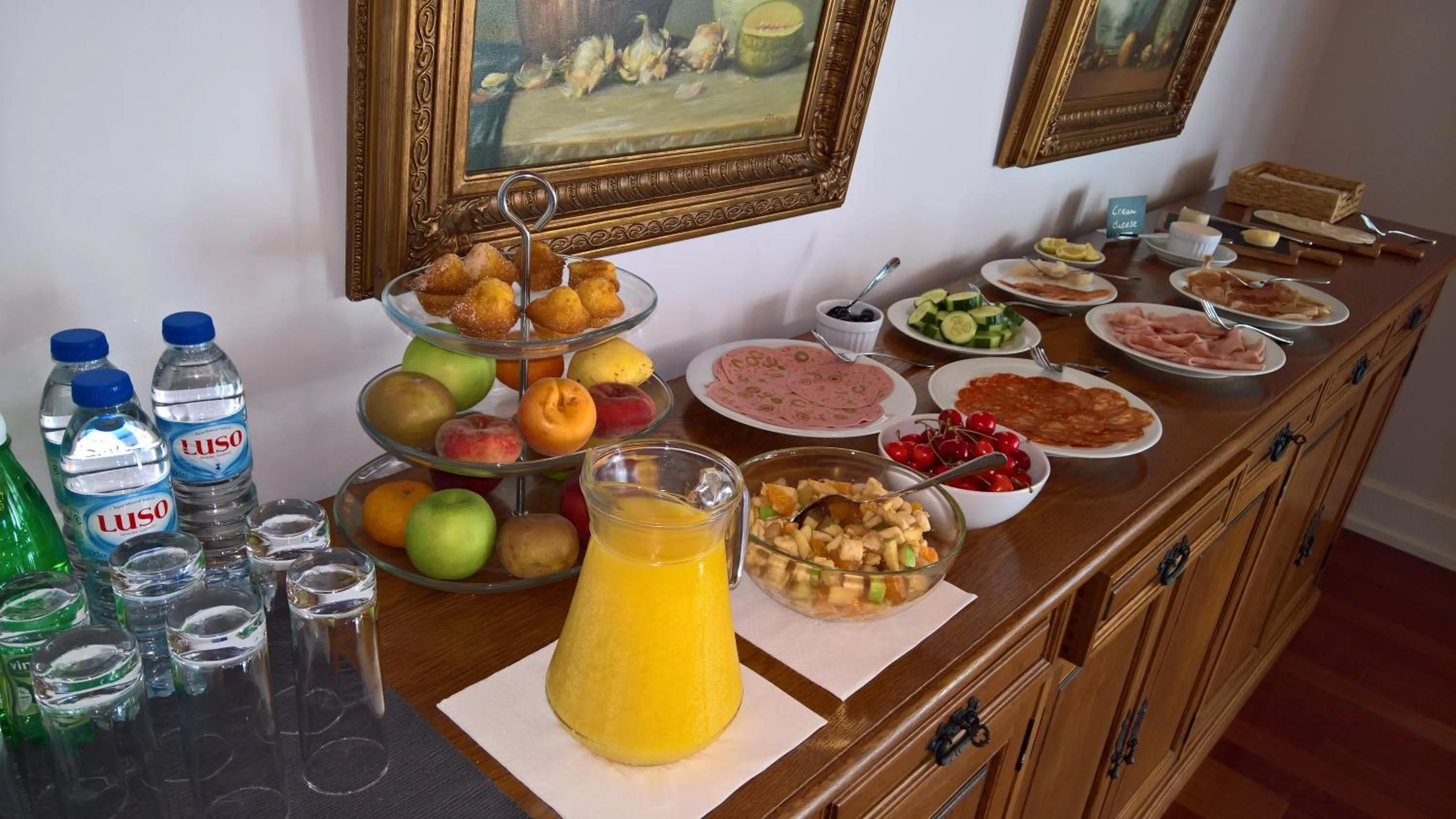 Buffet breakfast in Quinta do Cabo Guesthouse