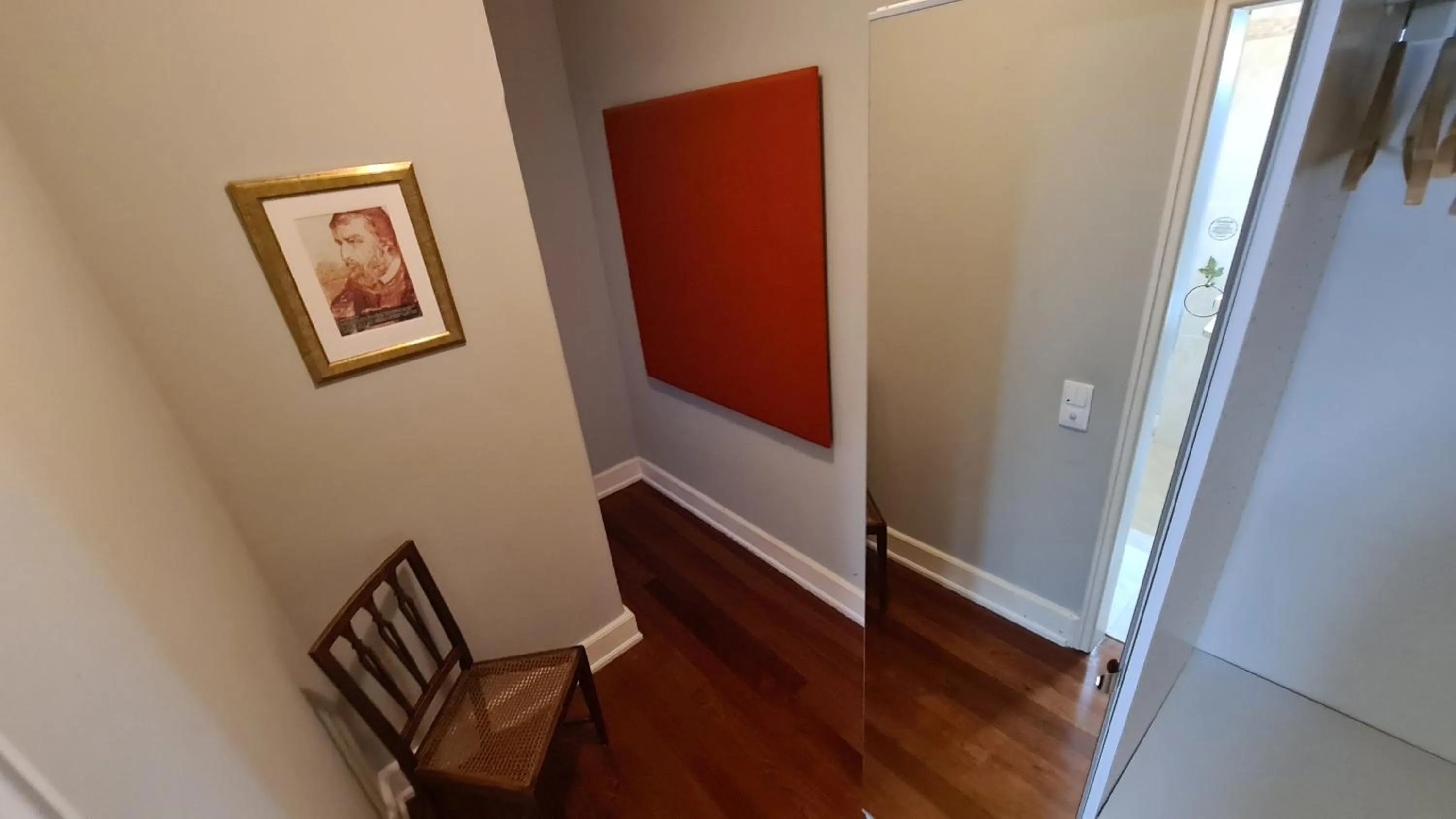 wardrobe in Quinta do Cabo Guesthouse