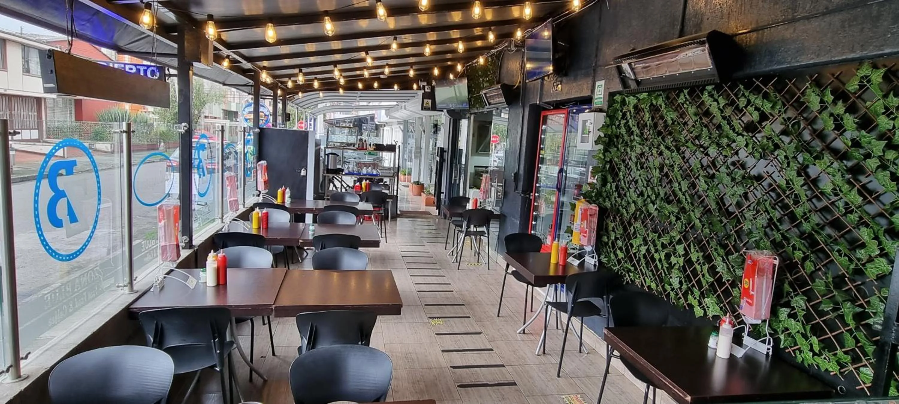 Restaurant/places to eat in Blue House Corferias