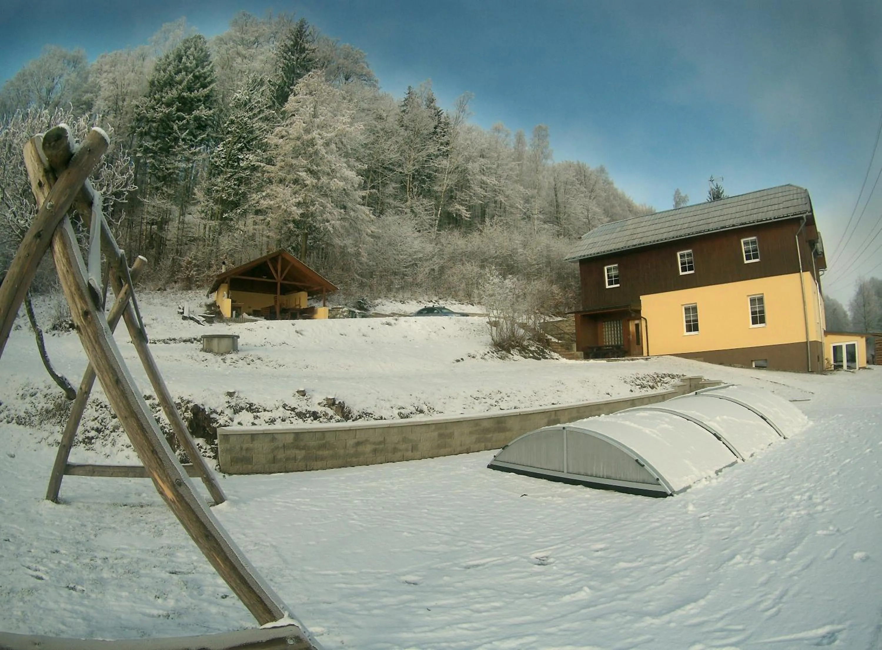 Property building in Chata Eliška