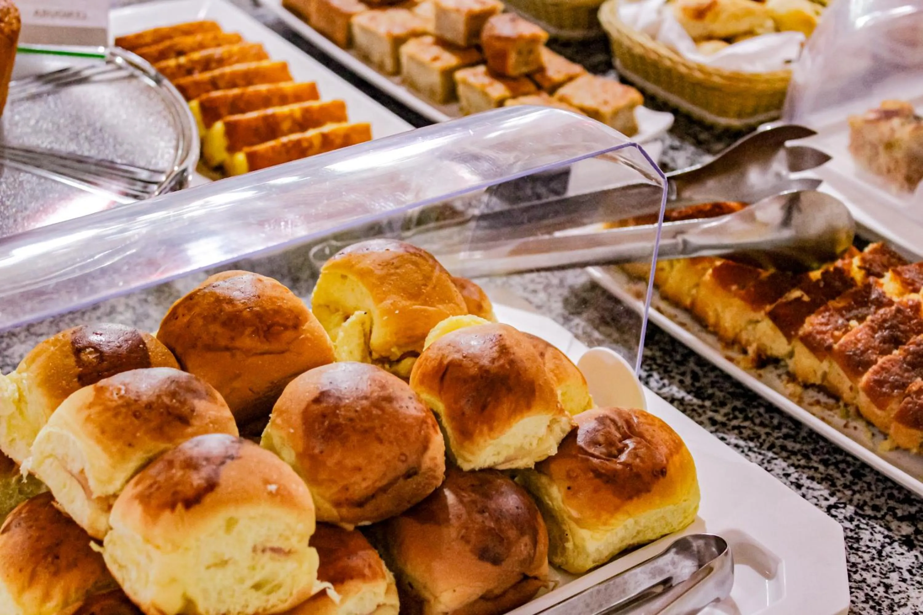 Buffet breakfast in Hotel Primavera Betim