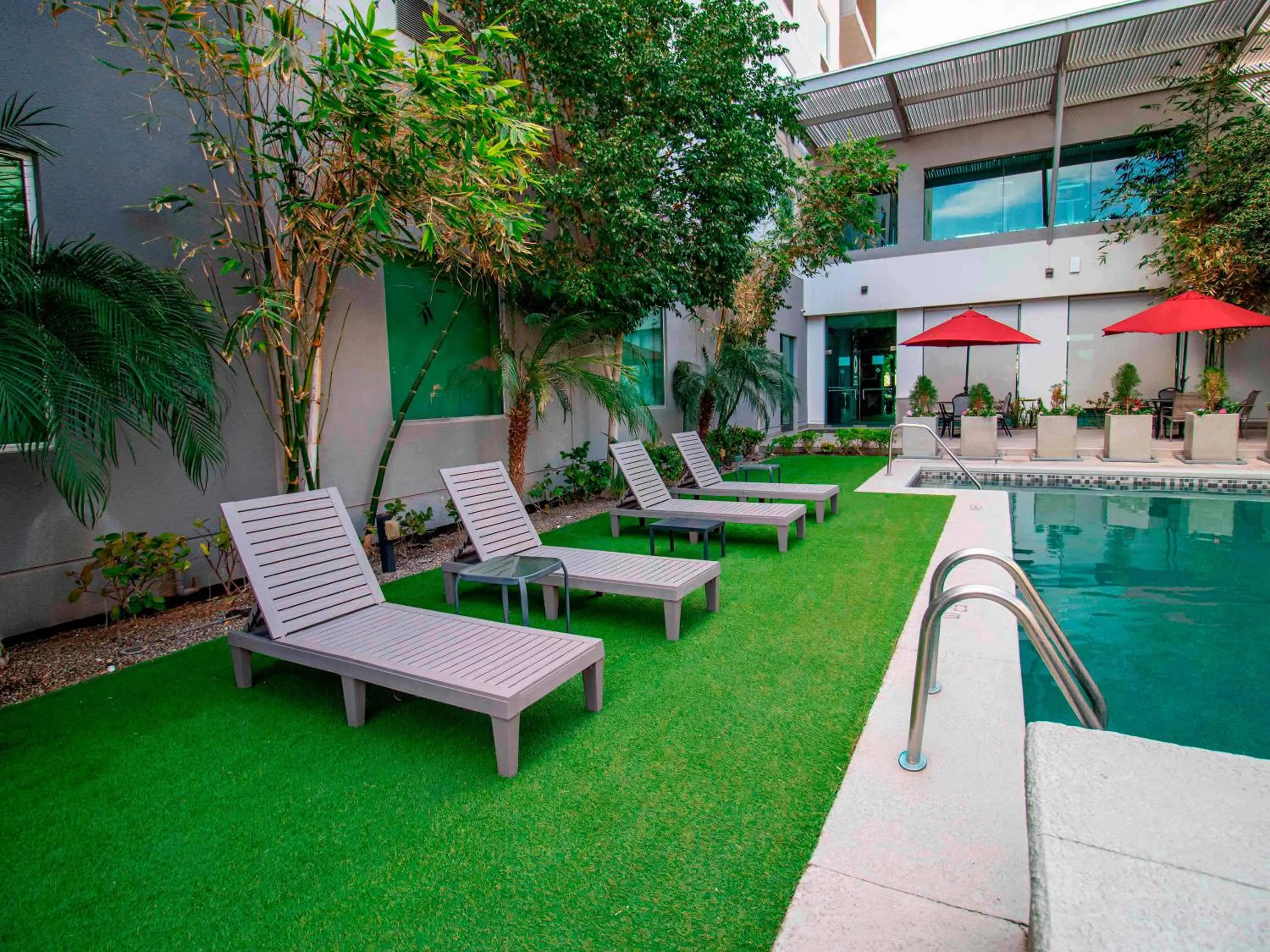 Swimming pool in Hotel Araiza San Luis R.C.