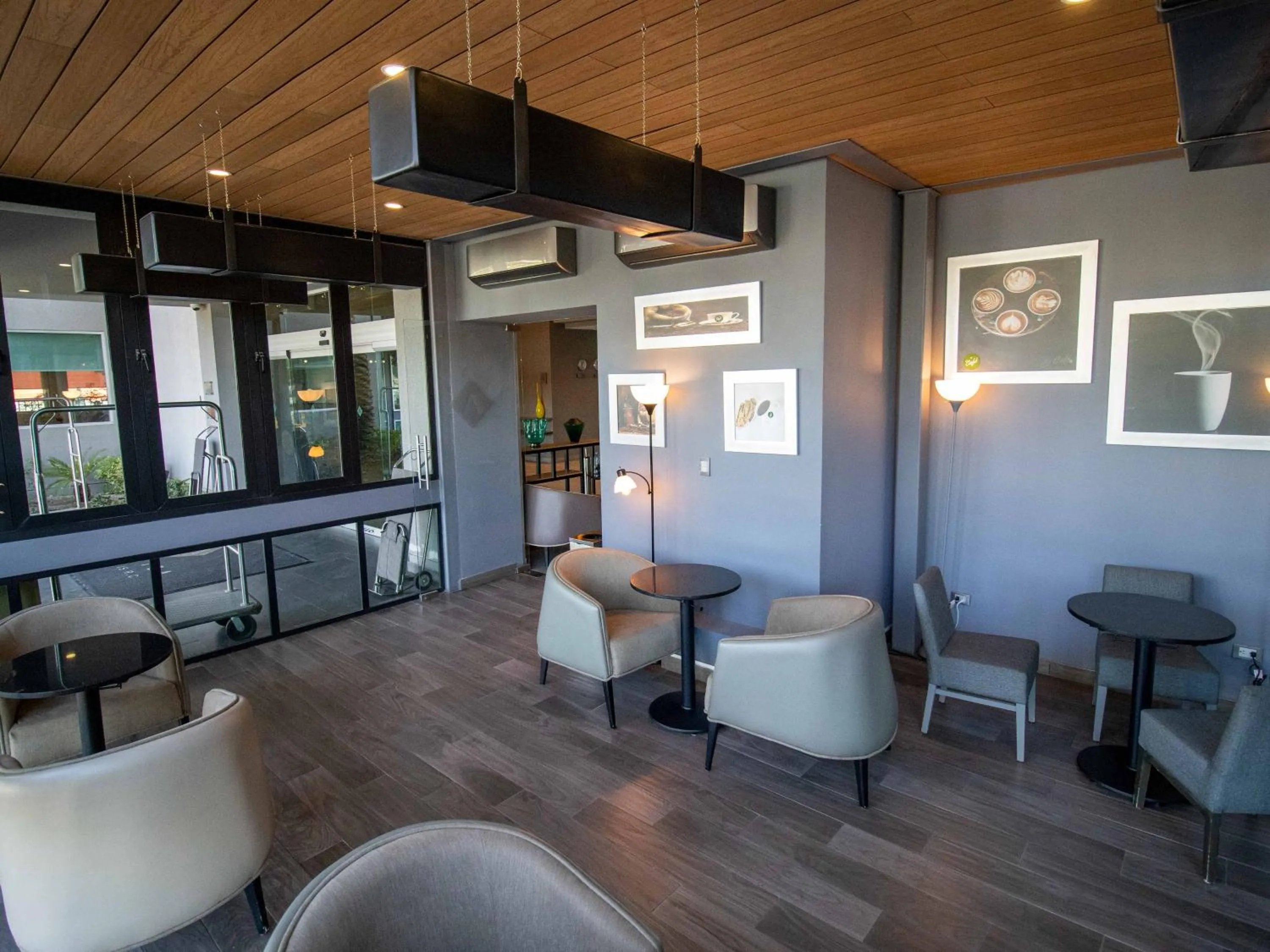 Lounge or bar in Hotel Araiza San Luis R.C.