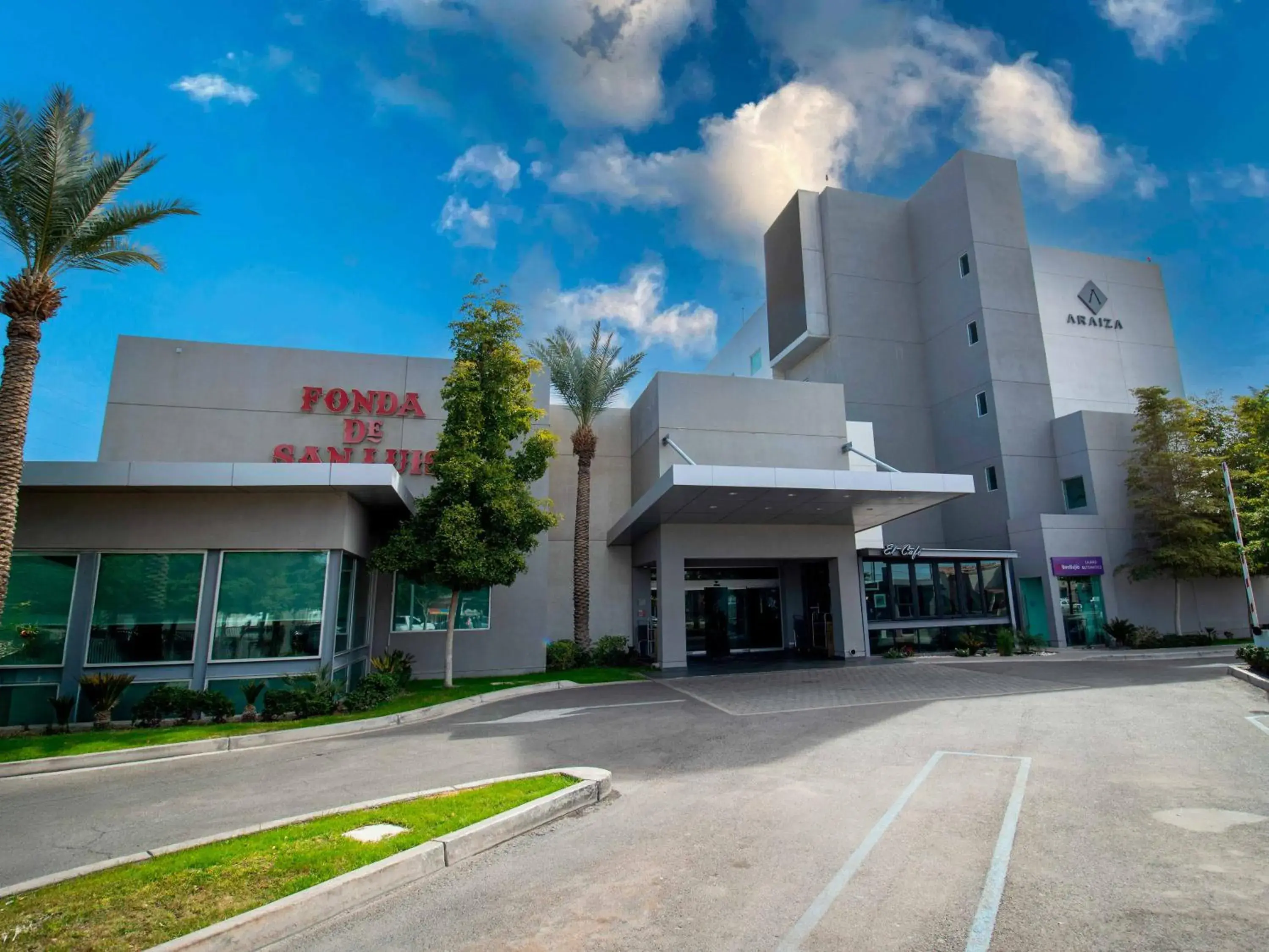 Facade/entrance in Hotel Araiza San Luis R.C. Facade/entrance in Hotel Araiza San Luis R.C.