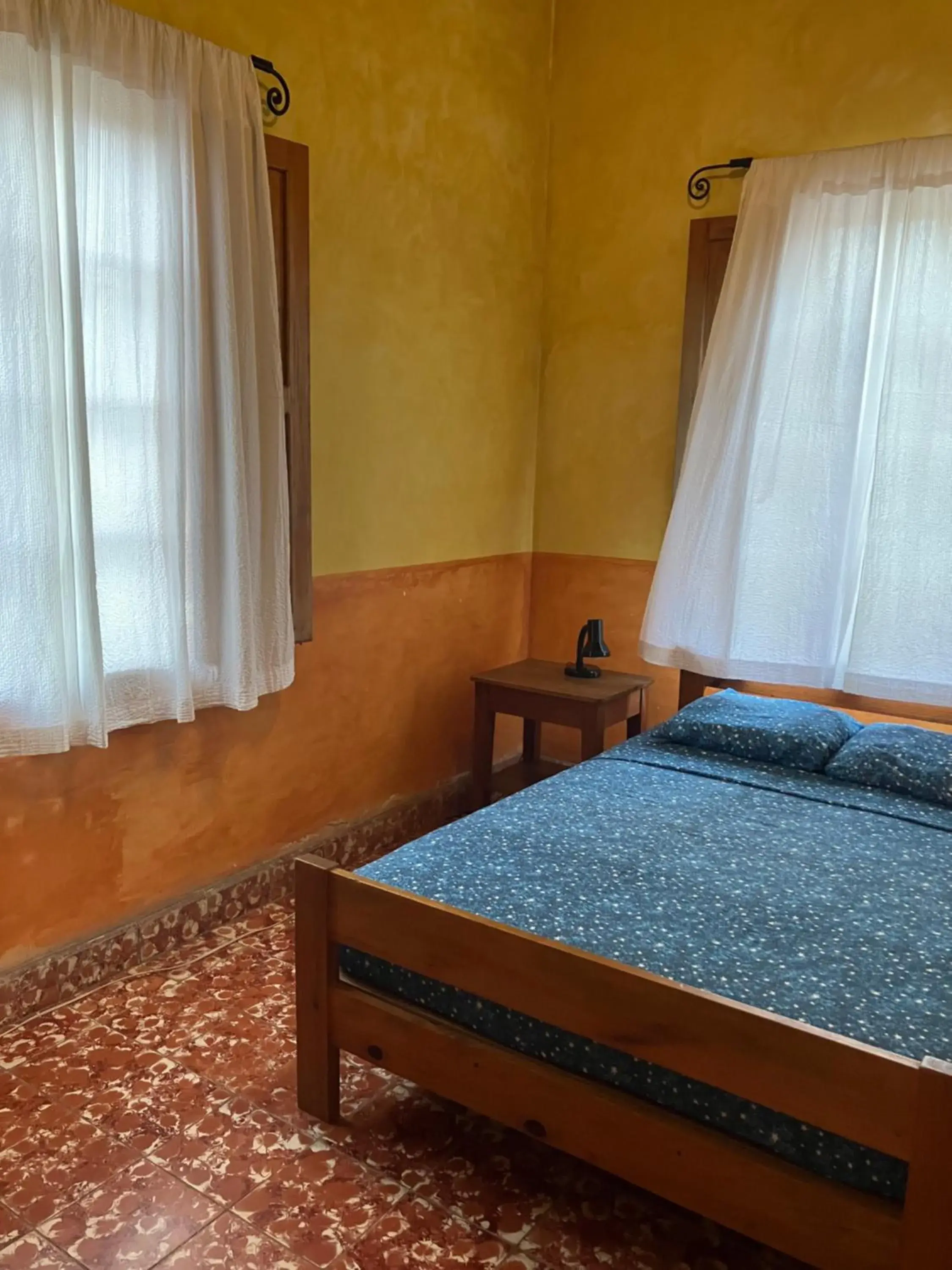 Budget Double Room - single occupancy in Hostel Iguana Azul Budget Double Room - single occupancy in Hostel Iguana Azul