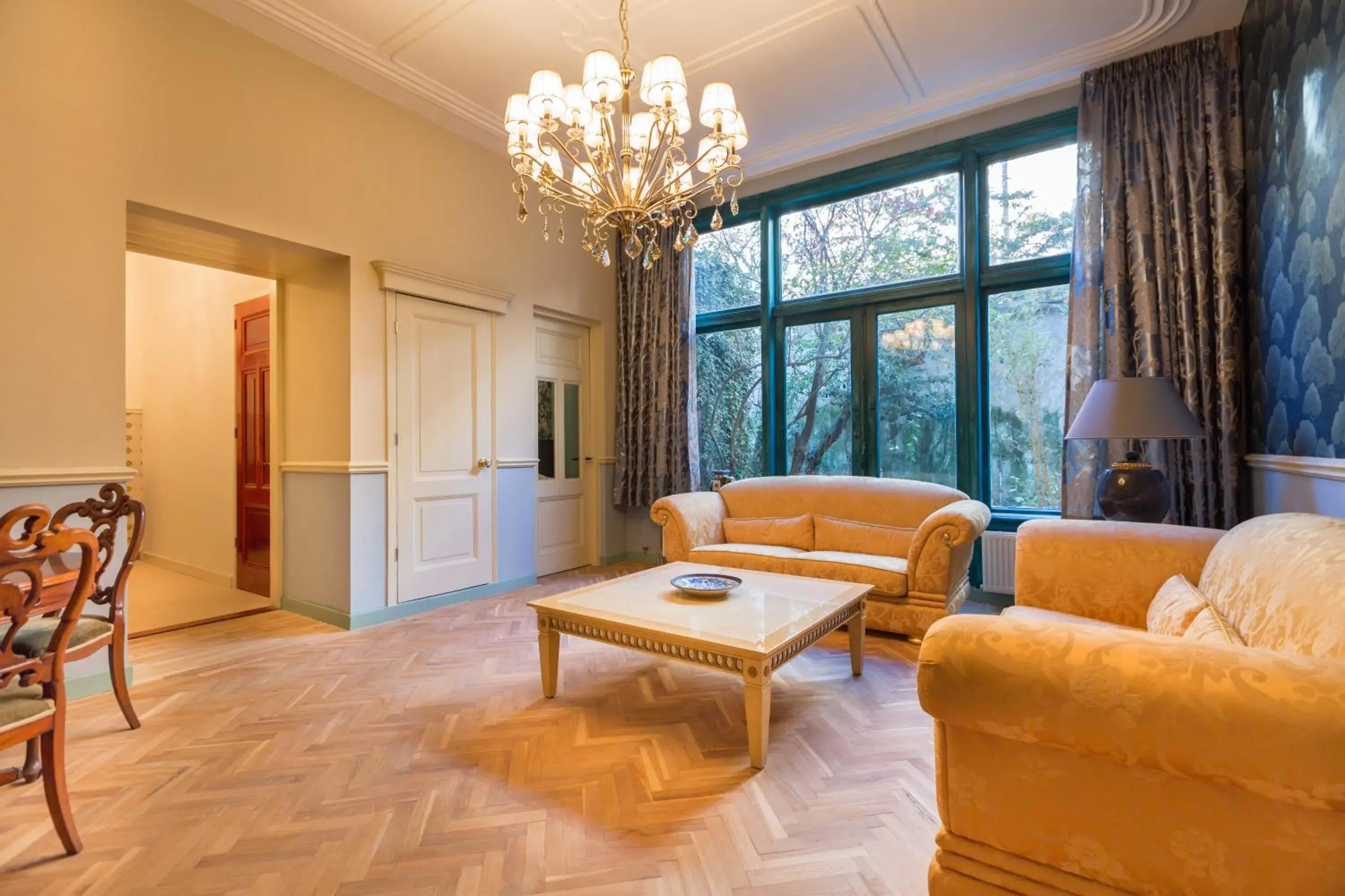 The Royal Suite II - R.Q.C. The Royal Suite II - R.Q.C.