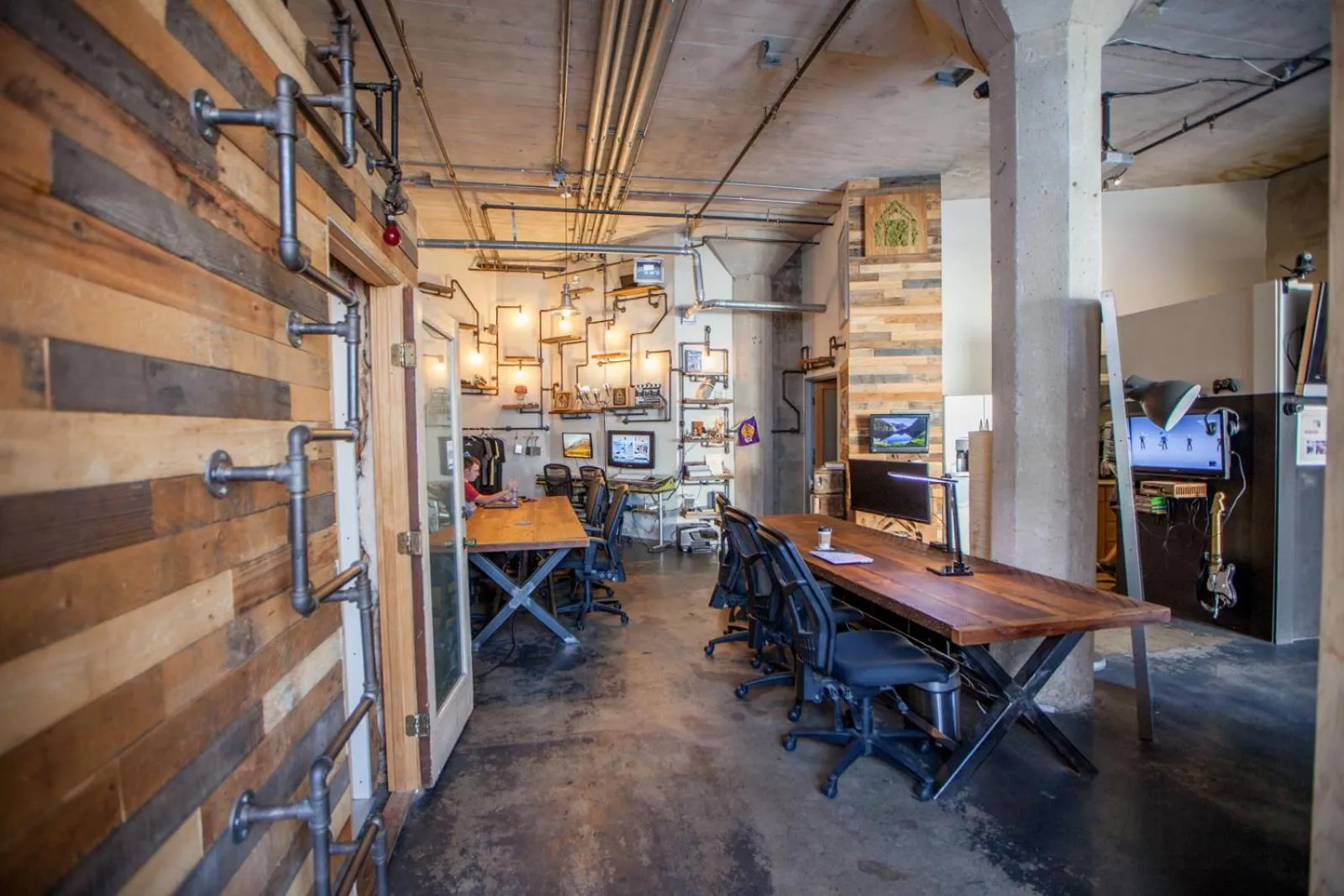 TV and multimedia in PodShare Hollywood