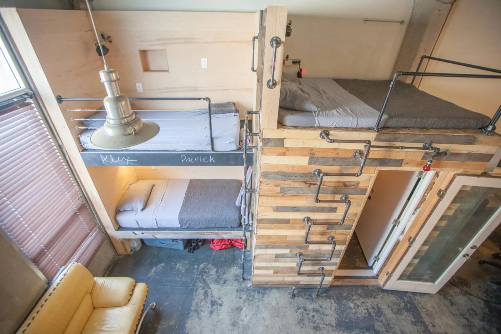 Photo of the whole room, Bed in PodShare Hollywood