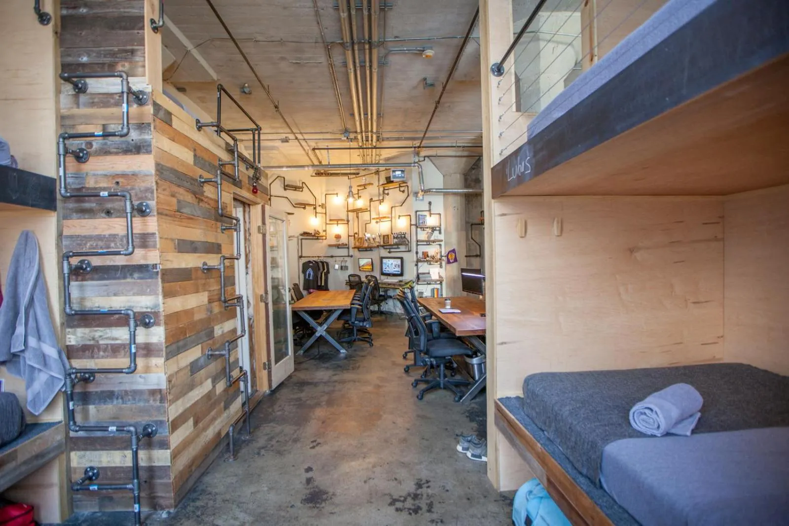 bunk bed, Bed in PodShare Hollywood