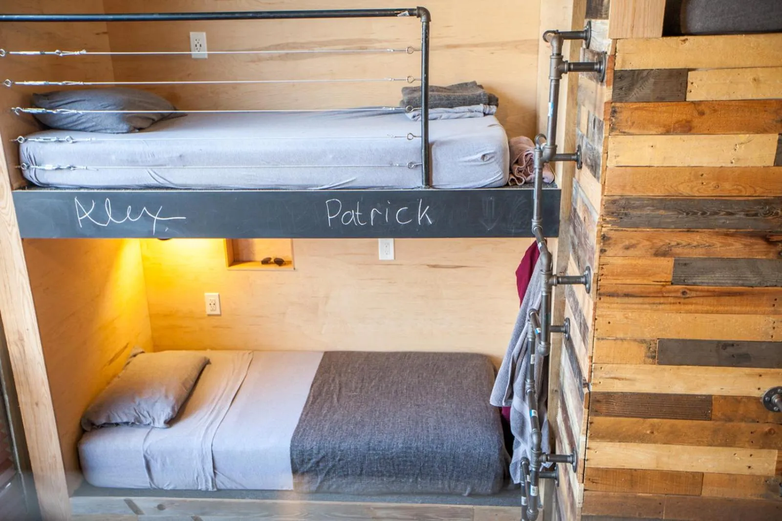 bunk bed, Bed in PodShare Hollywood