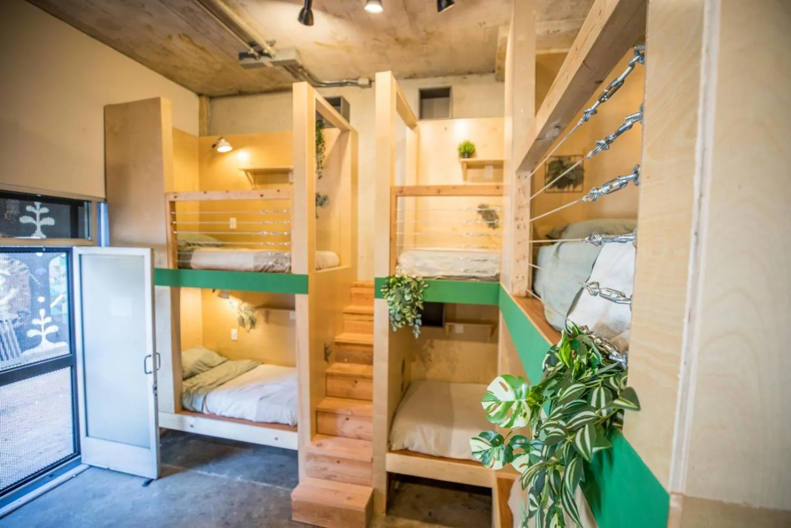 Bed in PodShare Hollywood