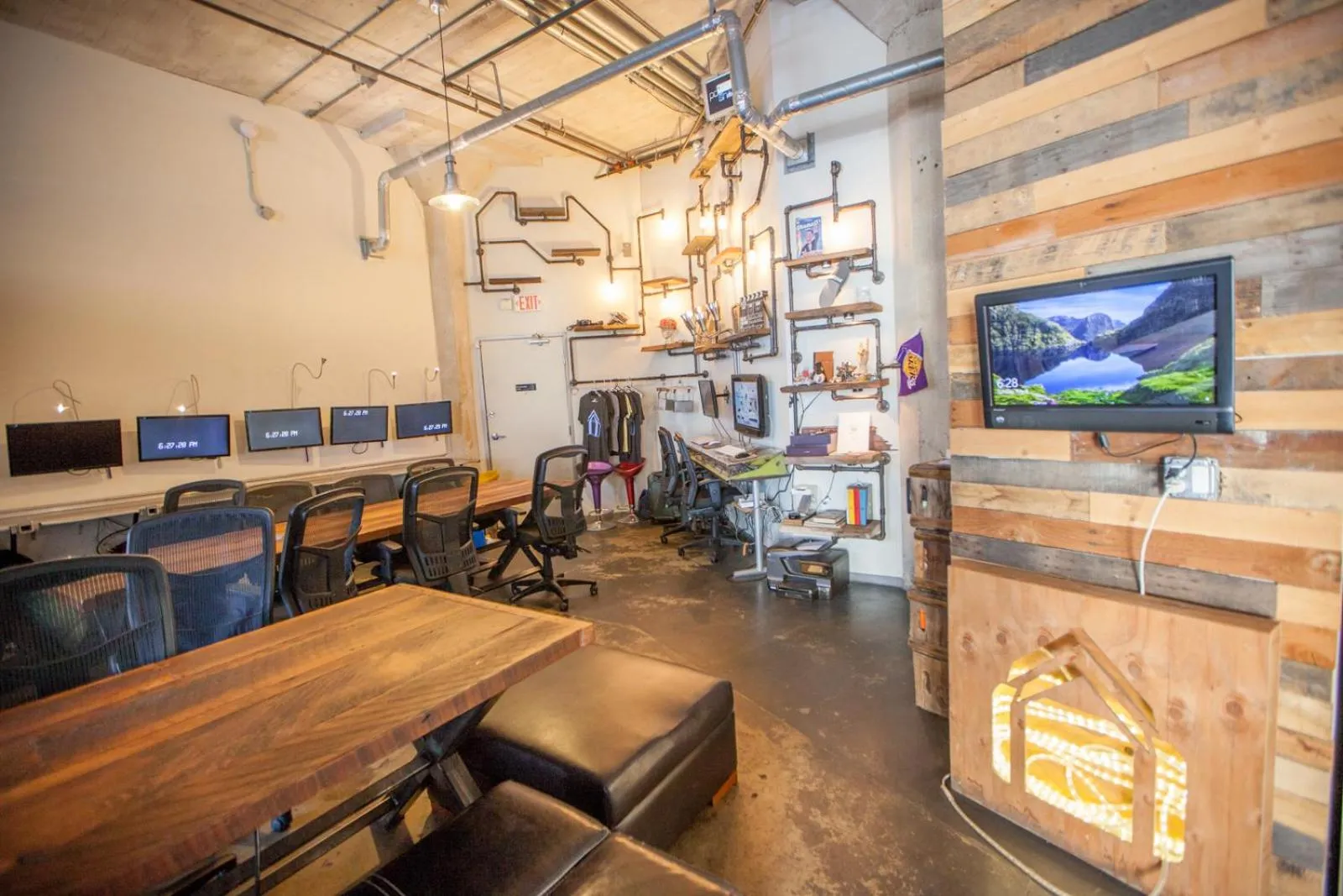 Living room in PodShare Hollywood