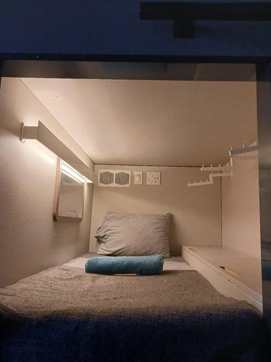 bunk bed, Bed in PodShare Hollywood