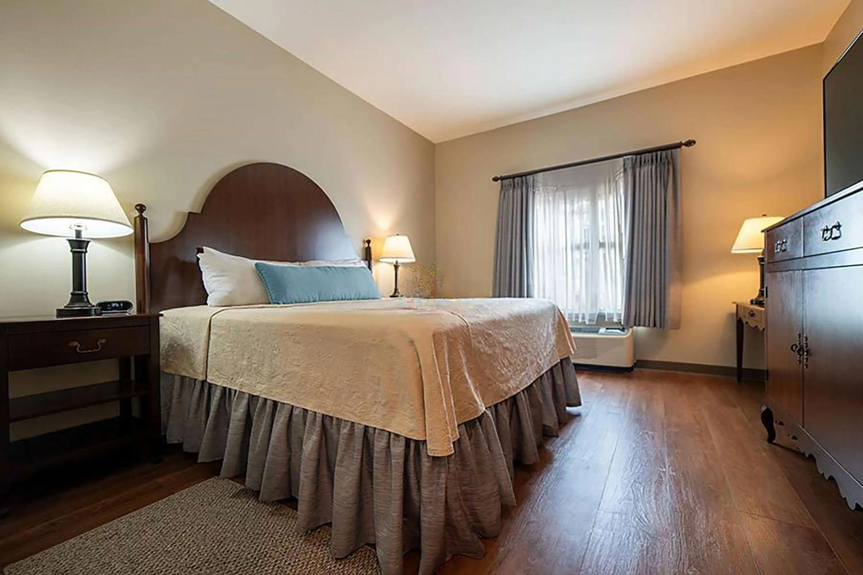 Photo of the whole room in Chateau Saint Denis Hotel