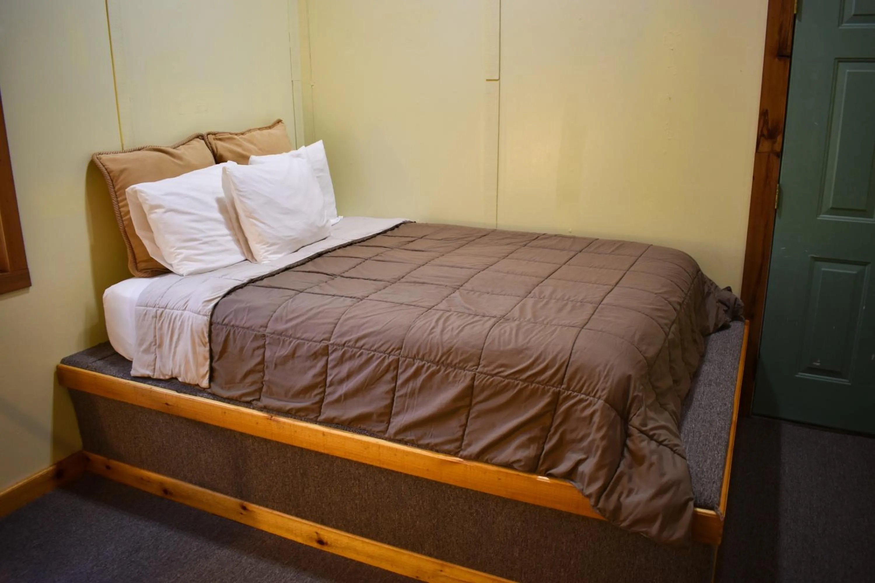 Bed in Exit Glacier Lodge