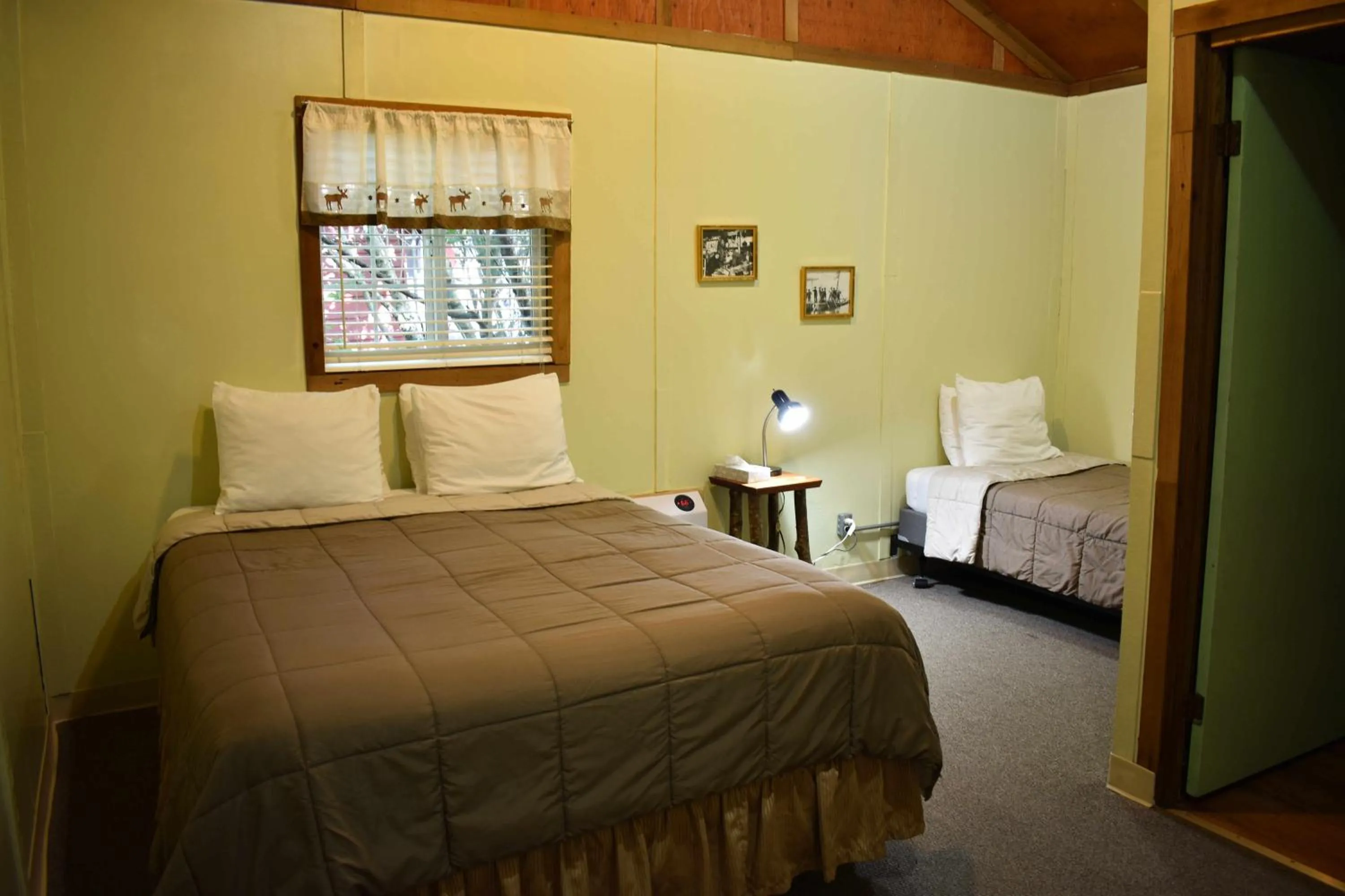 Bed in Exit Glacier Lodge