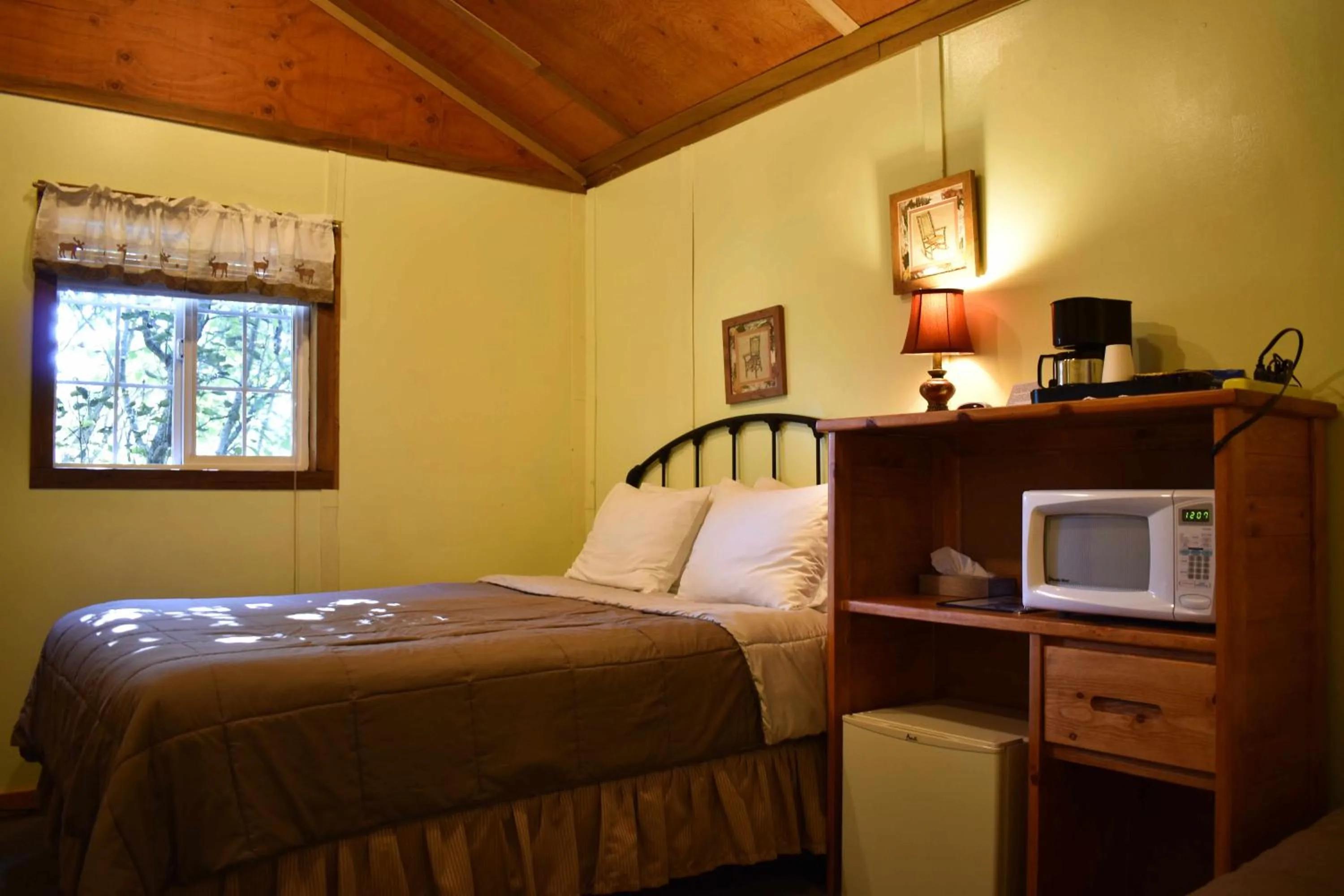 Bed in Exit Glacier Lodge