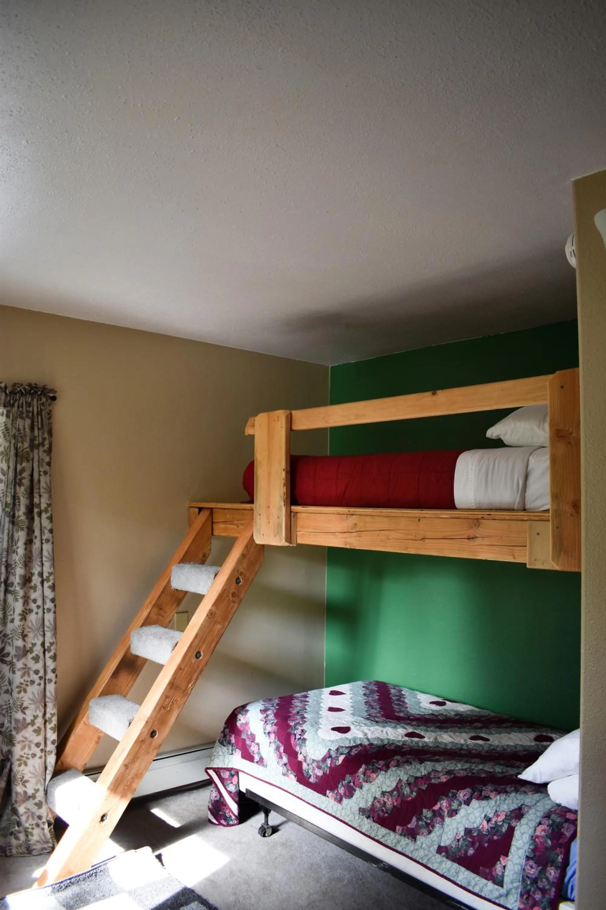 Bed in Exit Glacier Lodge