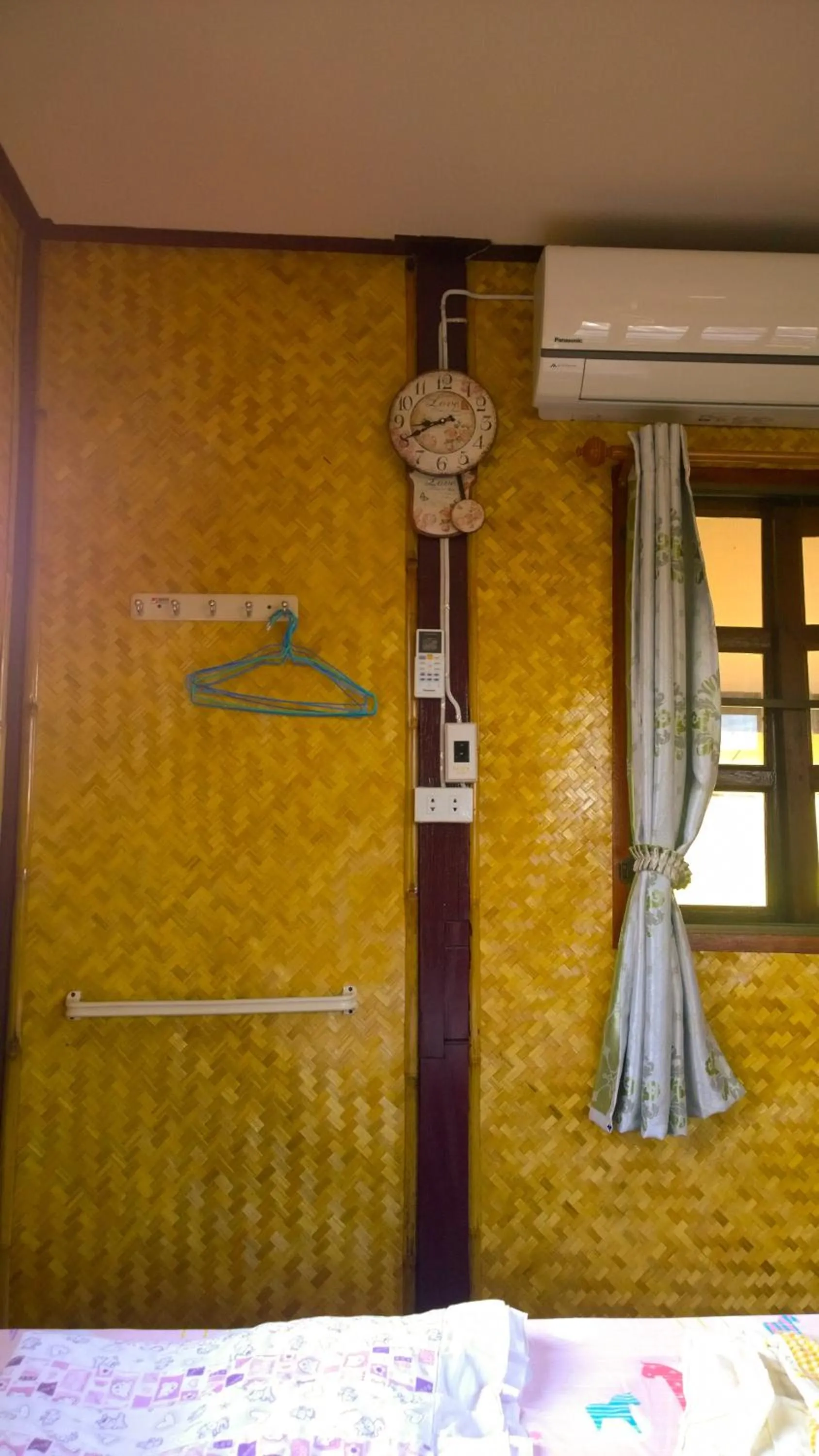 Decorative detail, Bed in Cast Away