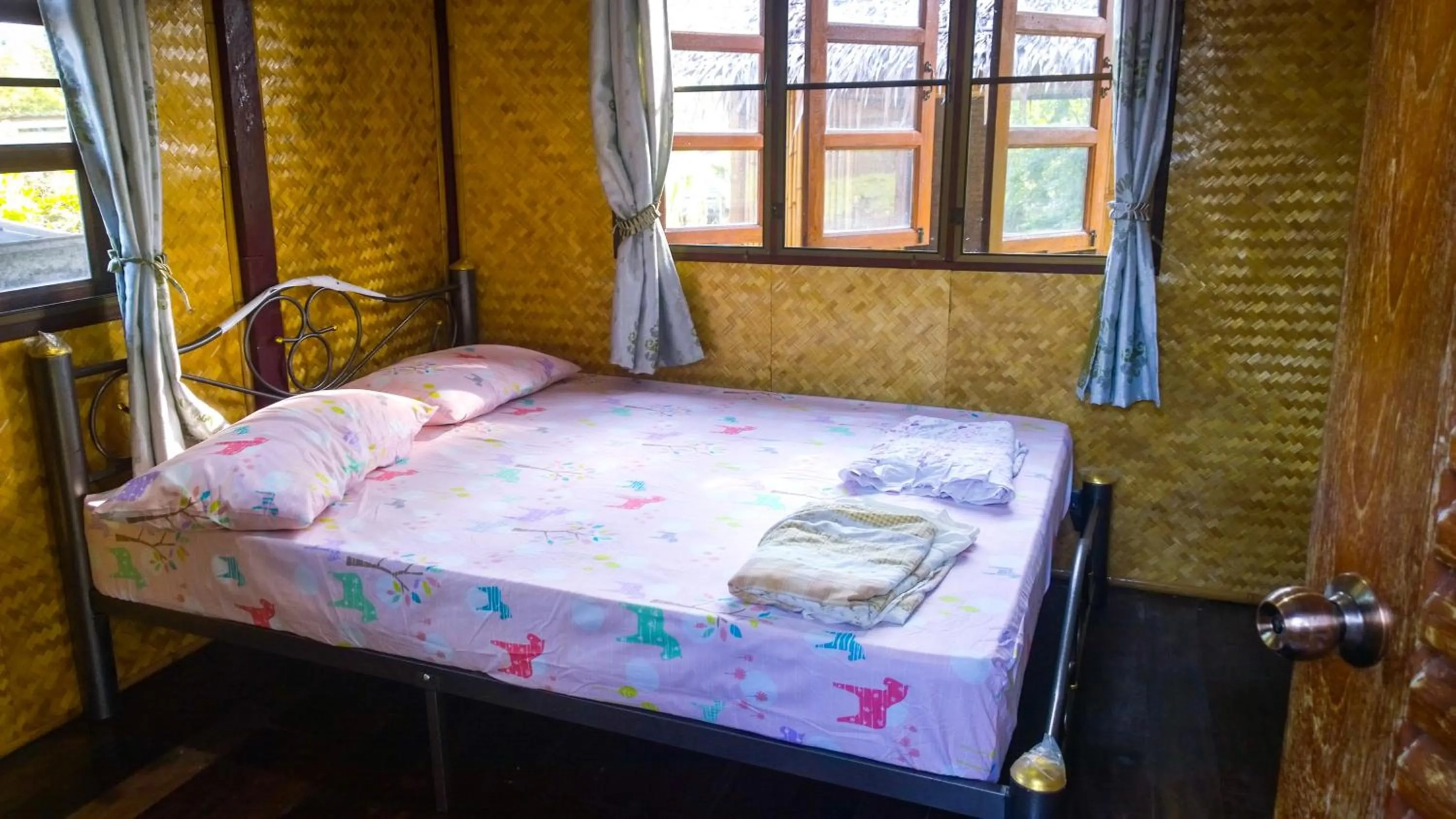 bunk bed, Bed in Cast Away