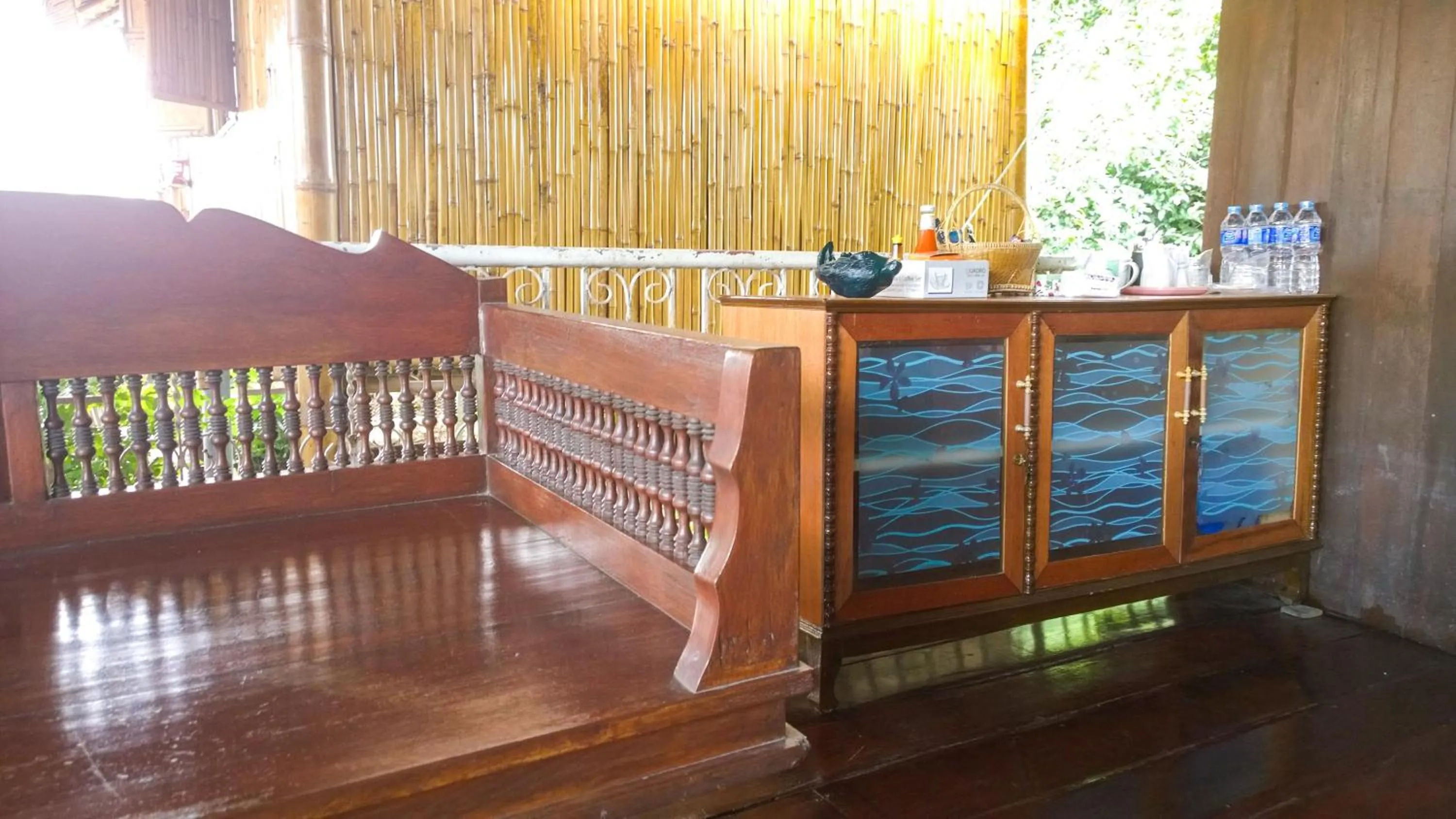 Lounge or bar in Cast Away