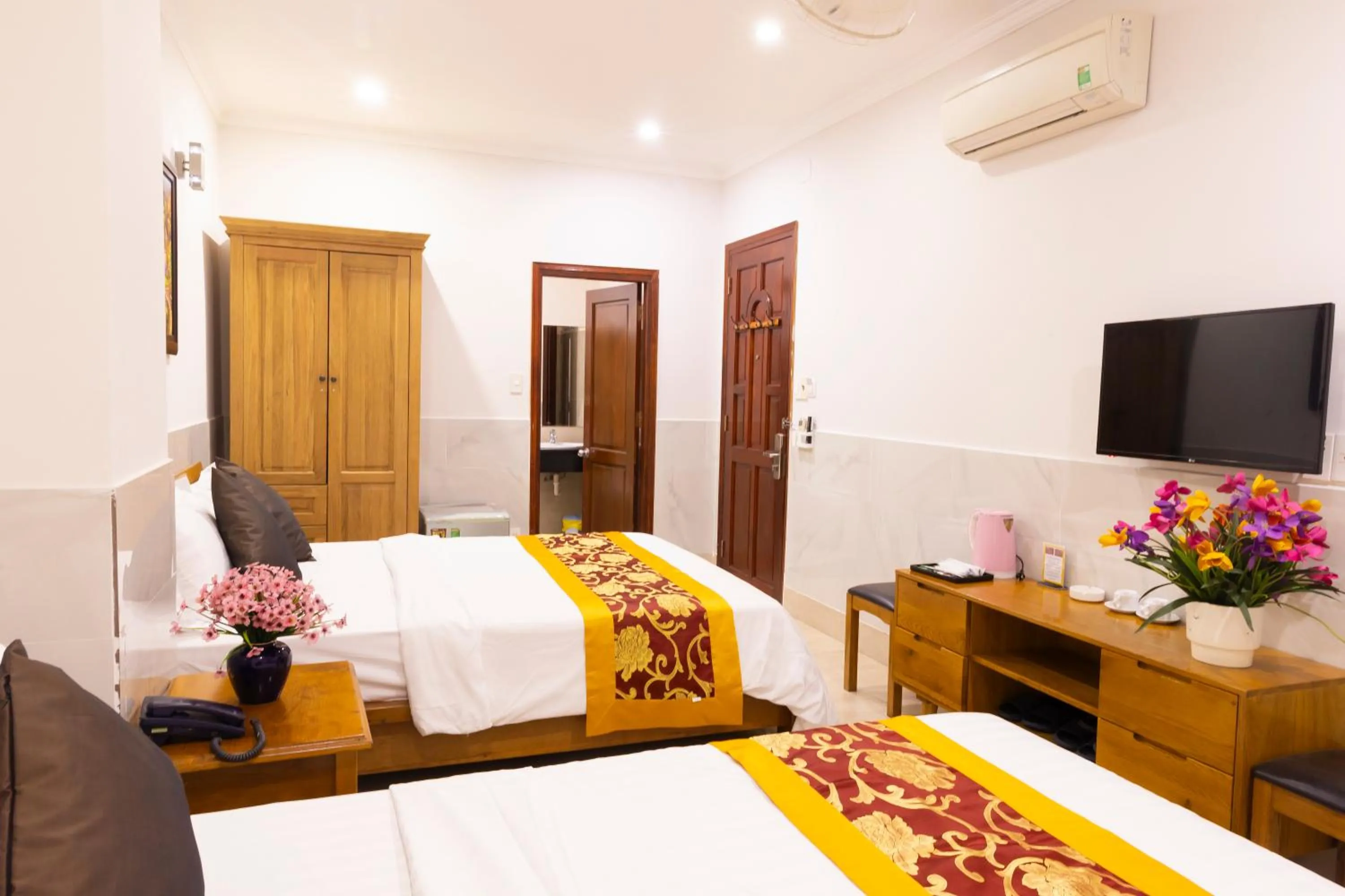 Bed in Atana Airport Hotel