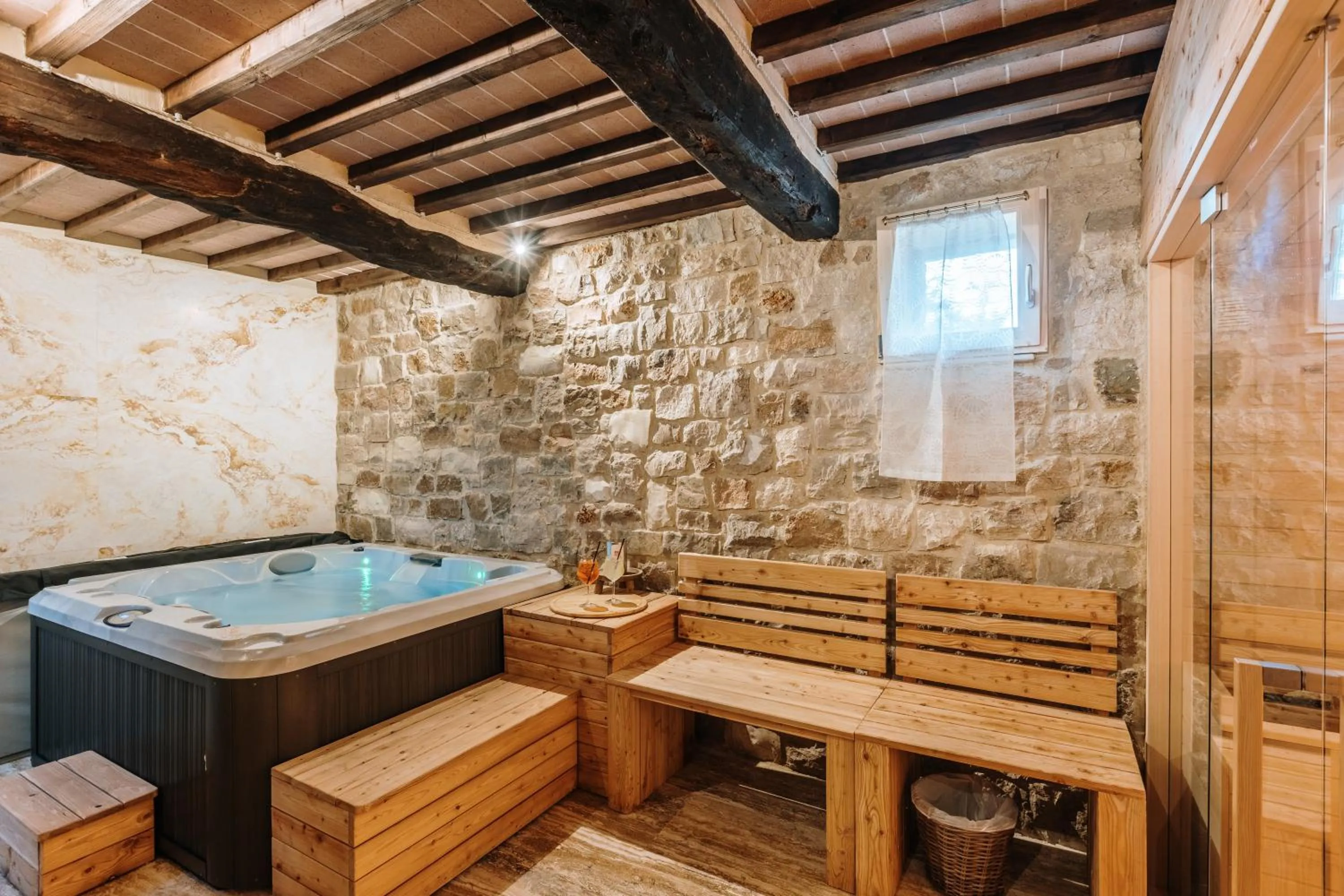Hot Tub in Borgo Villa a Sesta