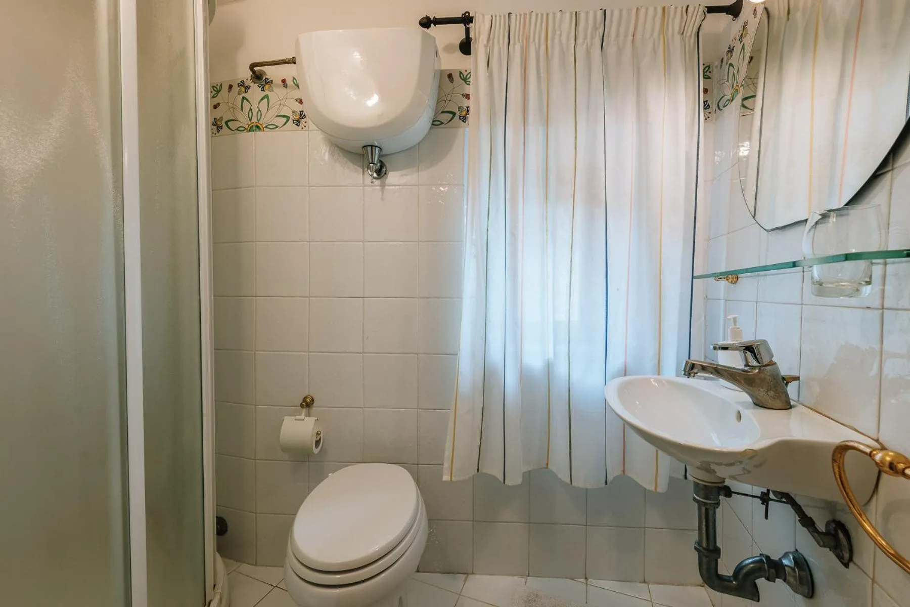 Shower in Borgo Villa a Sesta