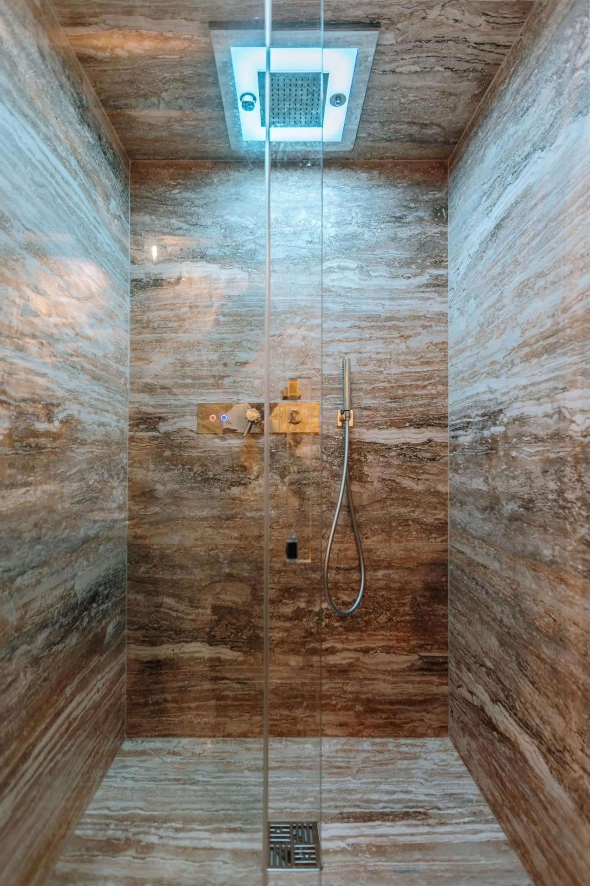 Shower in Borgo Villa a Sesta