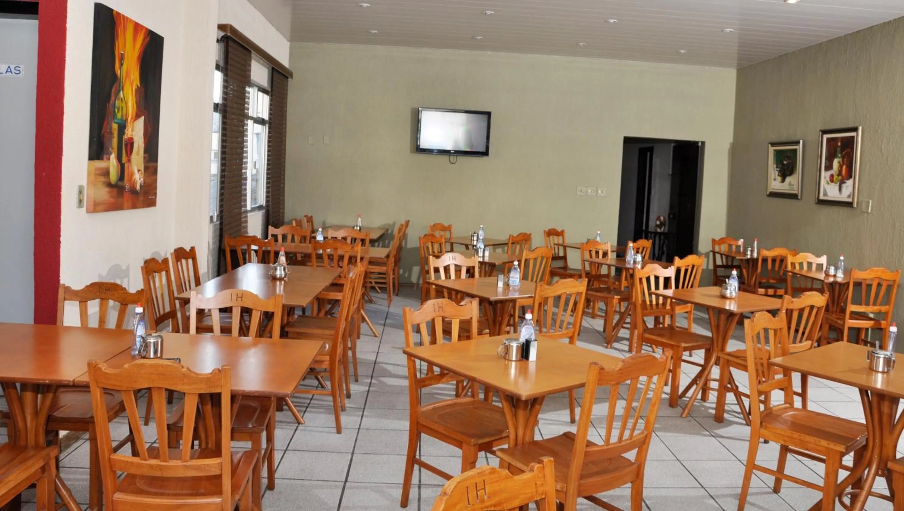 Restaurant/places to eat in Imperial Hotel