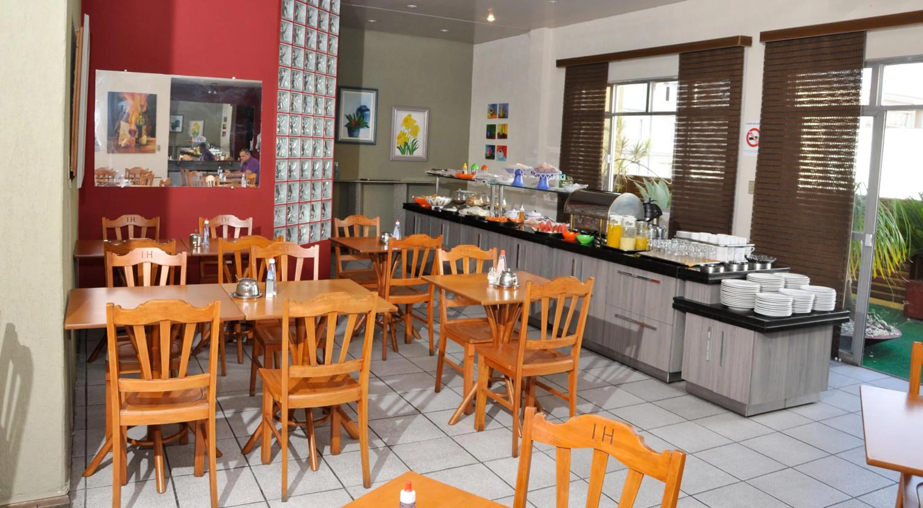 Restaurant/places to eat in Imperial Hotel