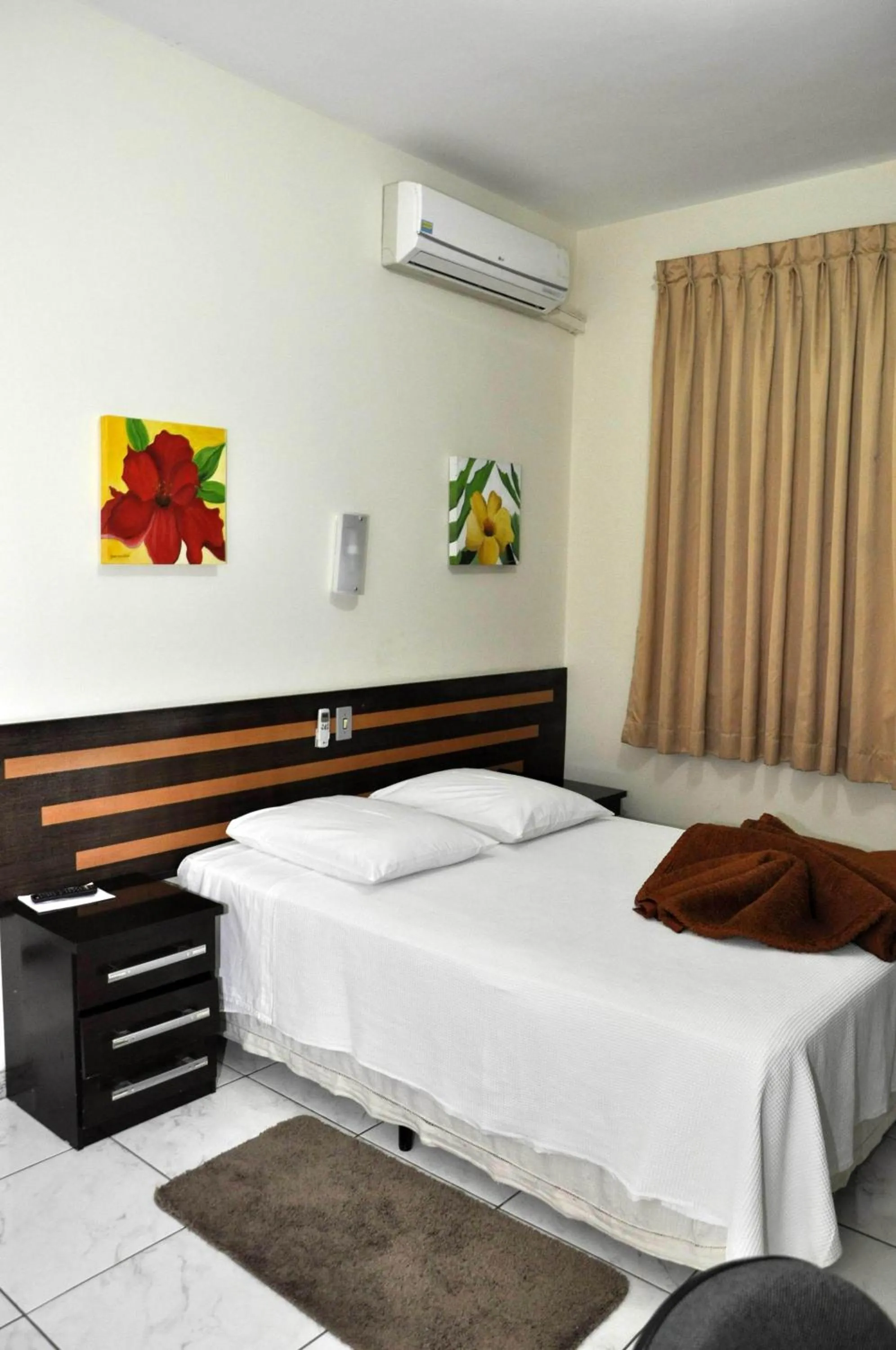 Photo of the whole room, Bed in Imperial Hotel