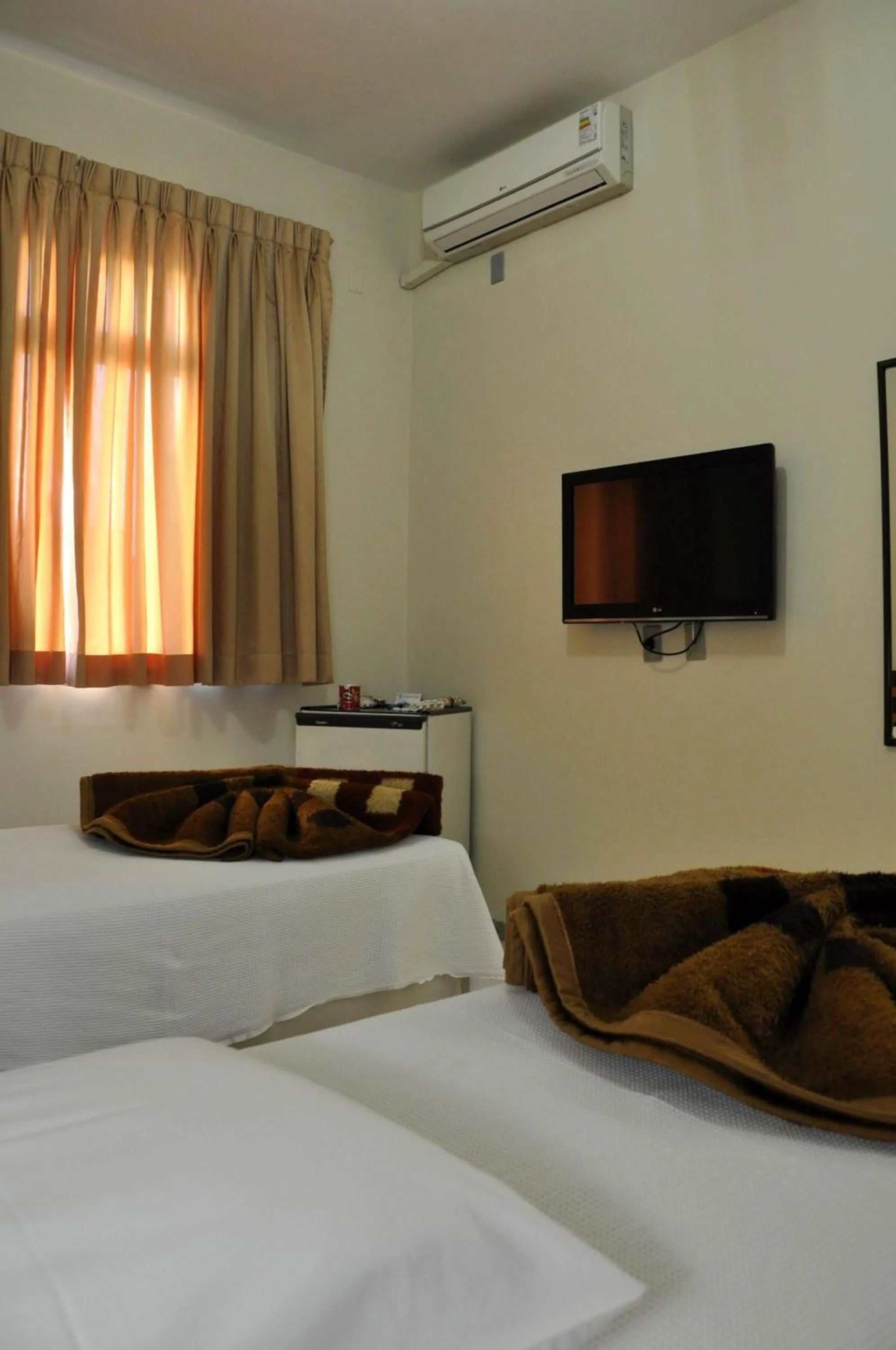 Photo of the whole room, Bed in Imperial Hotel