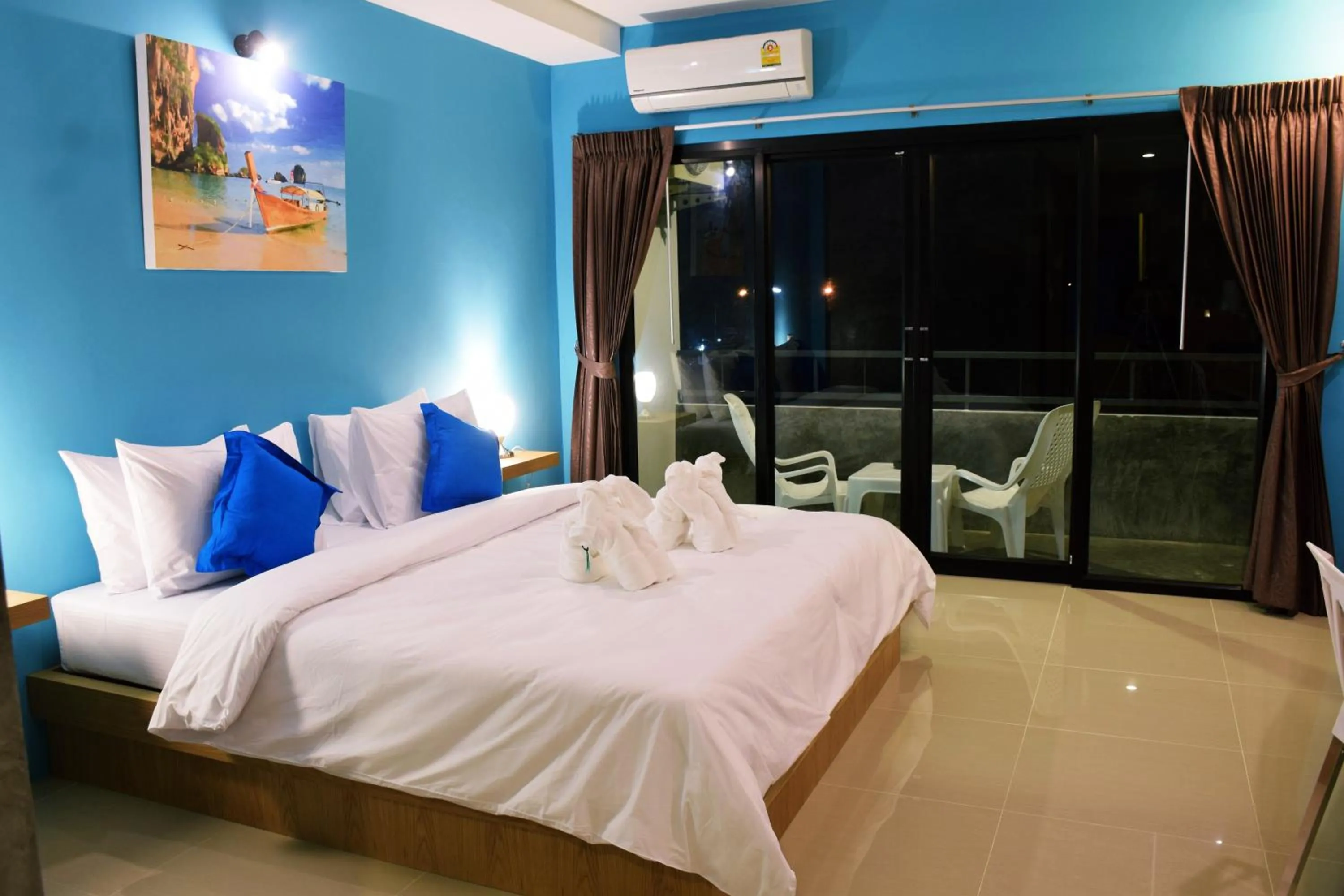 Photo of the whole room, Bed in At Home Khaolak