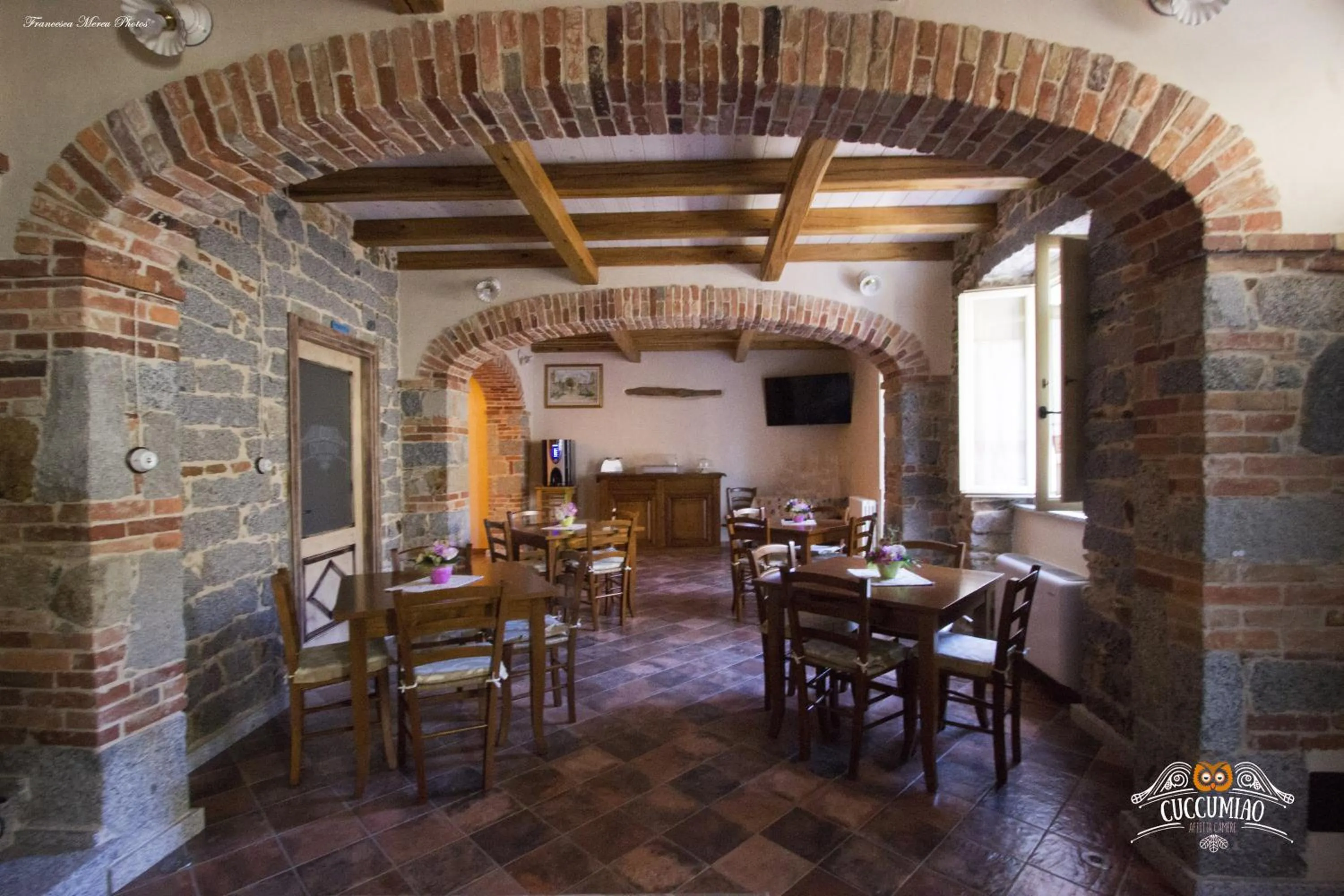 Communal lounge/ TV room in Cuccumiao