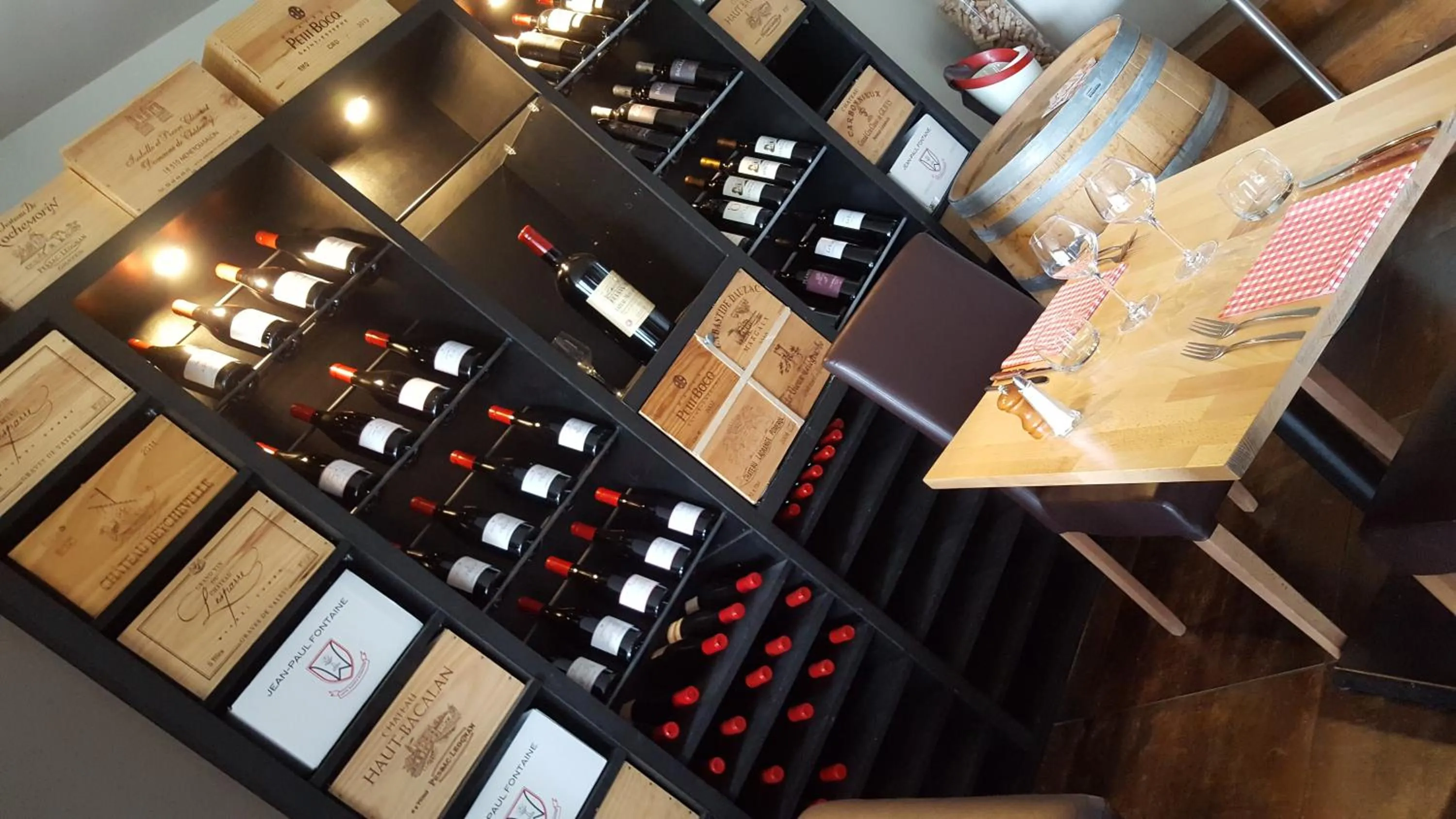 Restaurant/places to eat in Le 1815