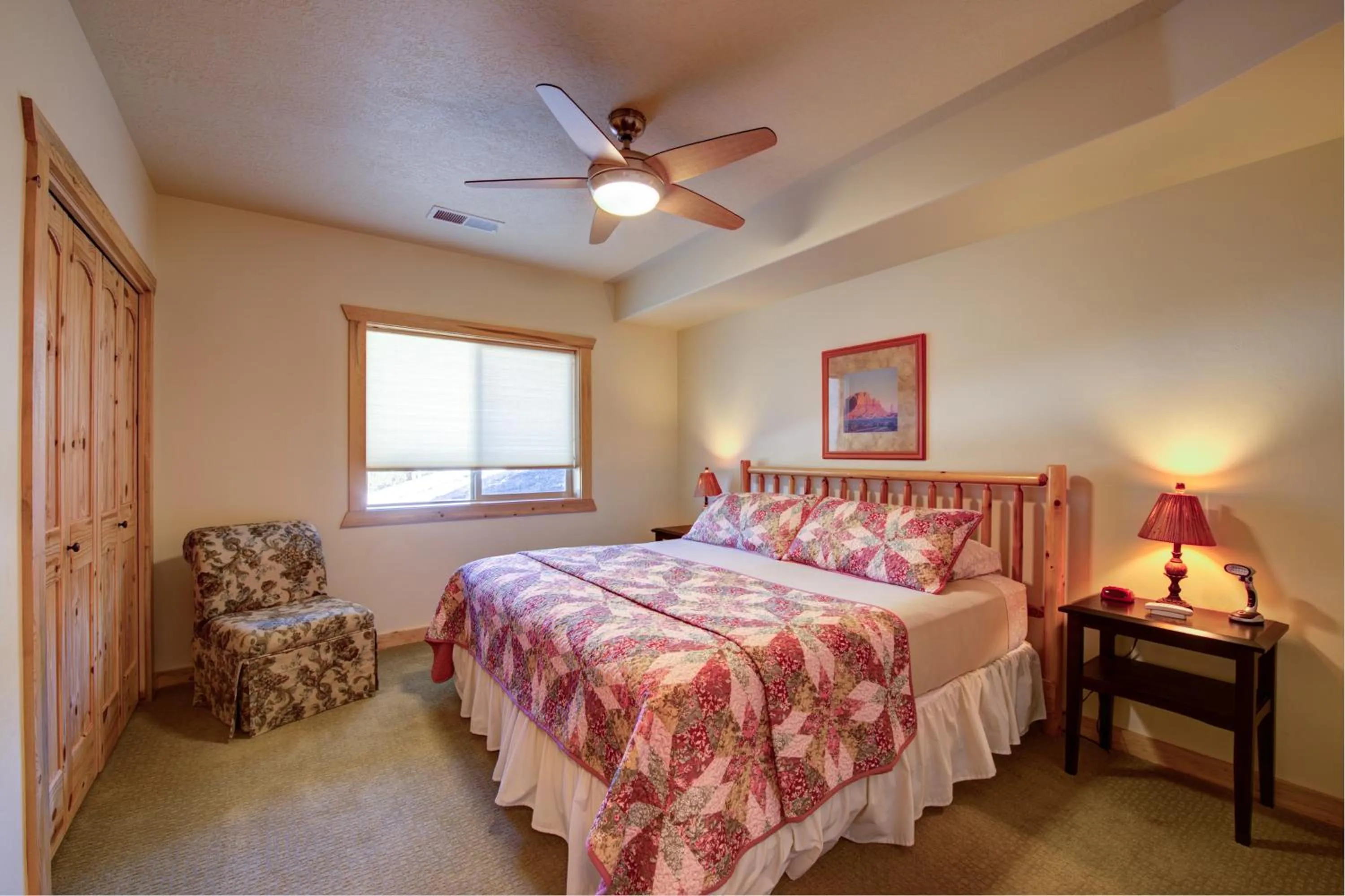 Bedroom, Bed in Ridgetop Hideaway