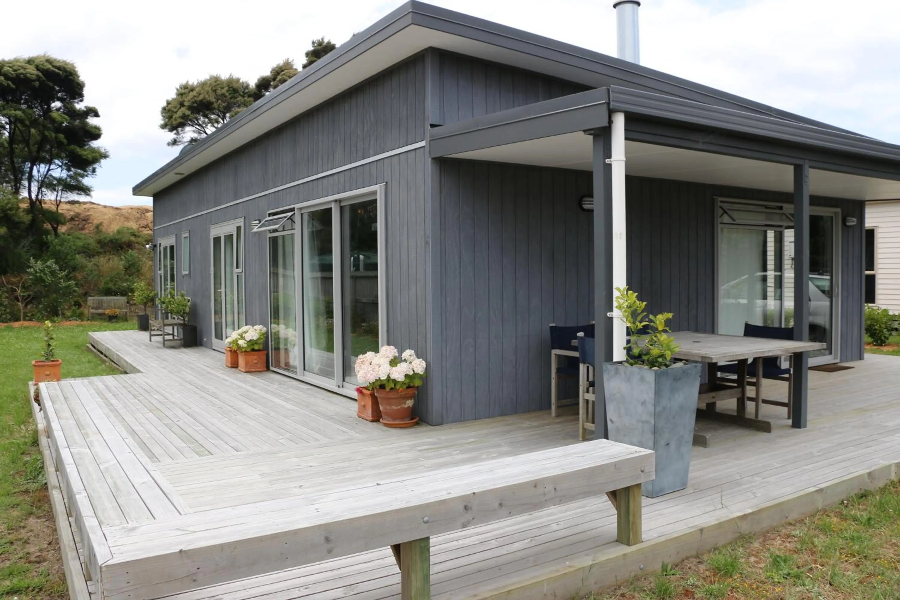Facade/entrance in Cosy Mangawhai House