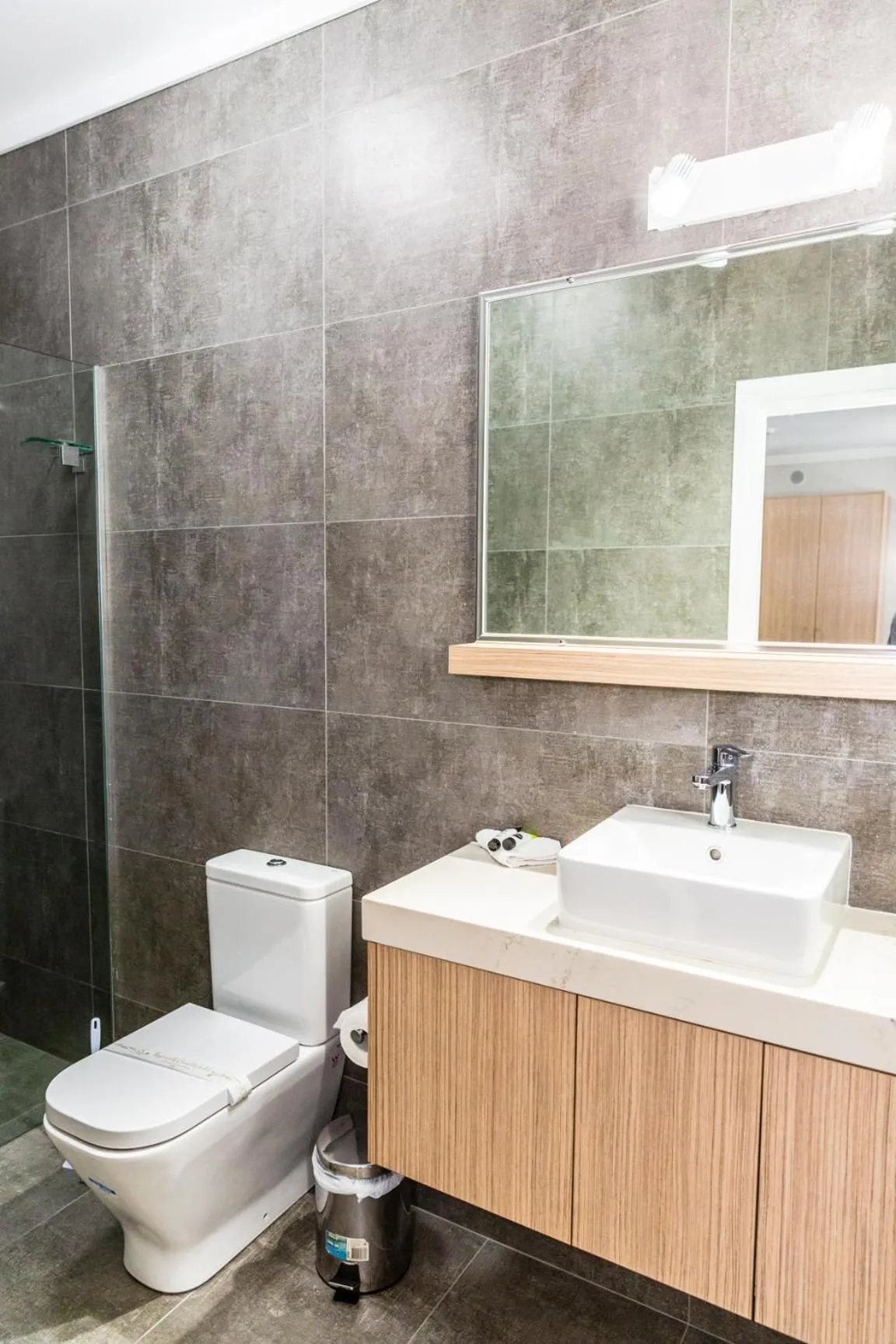 Toilet in Lakes and Ocean Hotel Forster