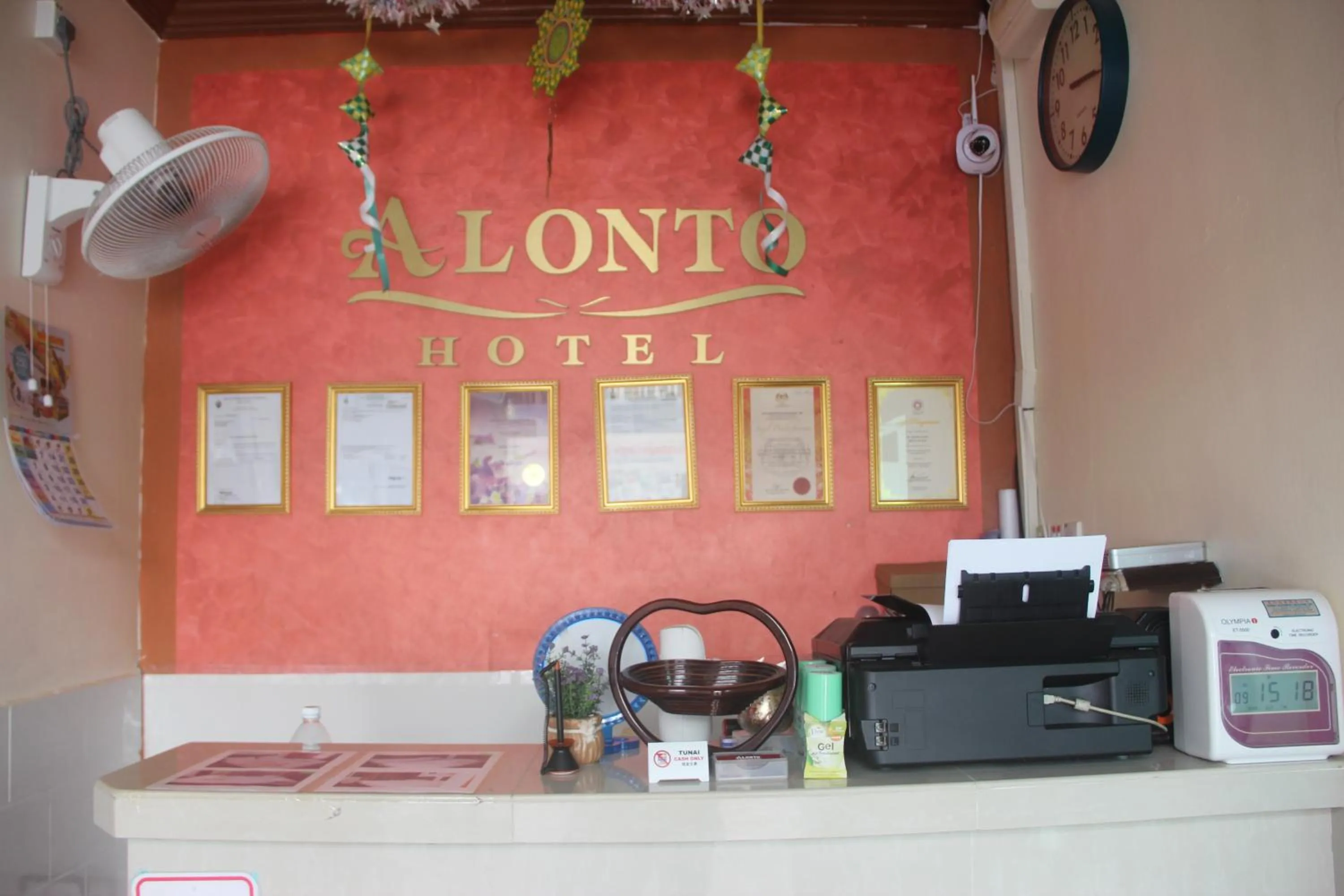Lobby or reception in Alonto Hotel