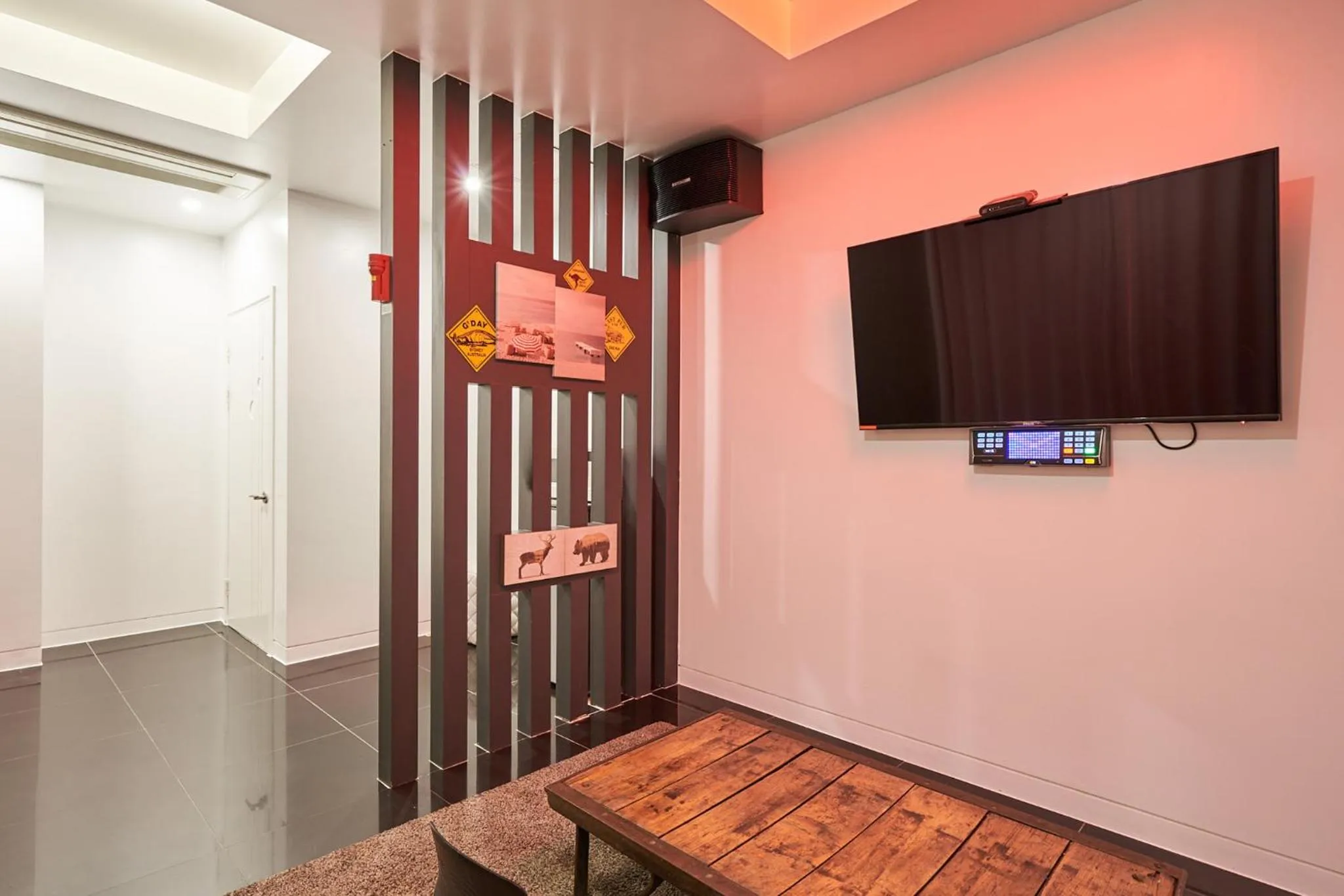 Karaoke in Show Hotel