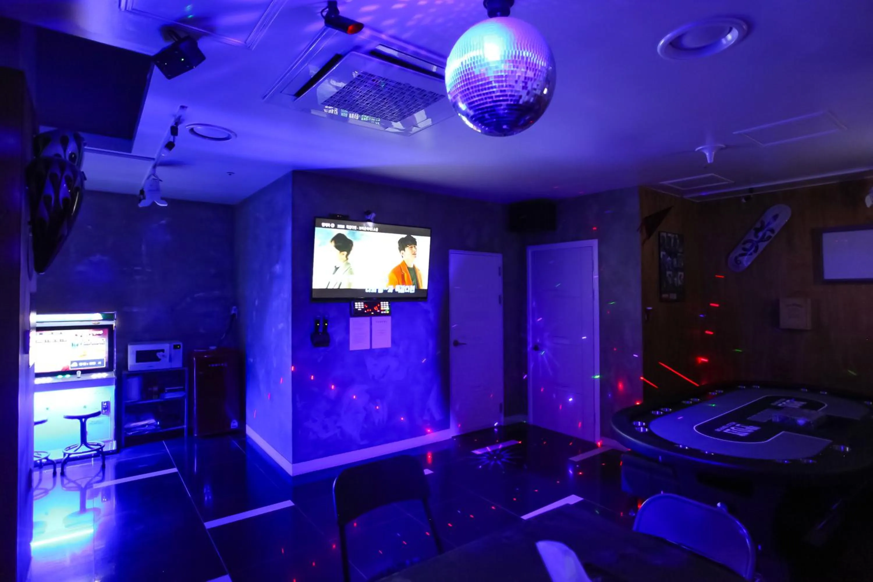 Area and facilities in Show Hotel