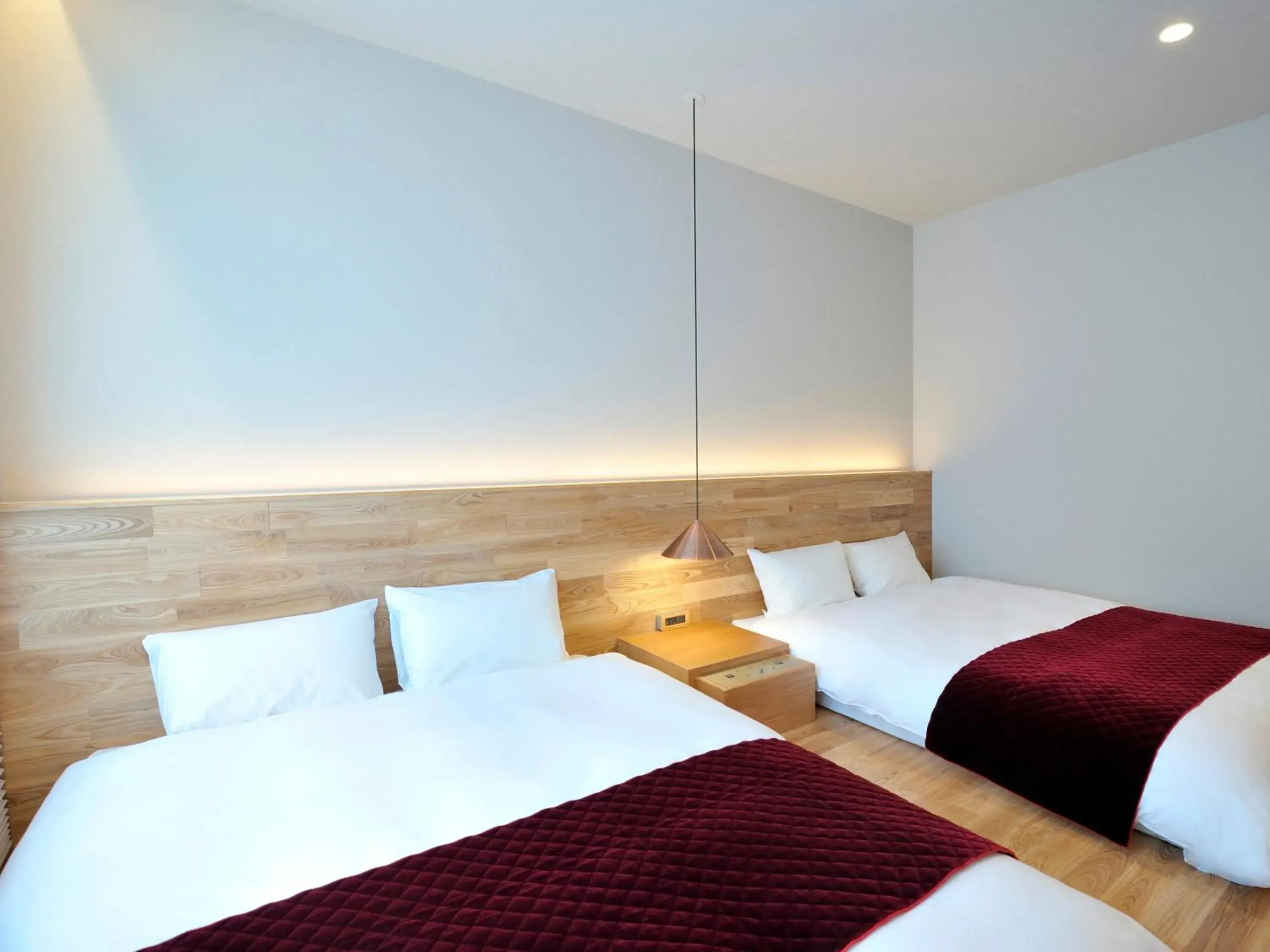 Photo of the whole room, Bed in hotel androoms Osaka Hommachi Photo of the whole room, Bed in hotel androoms Osaka Hommachi