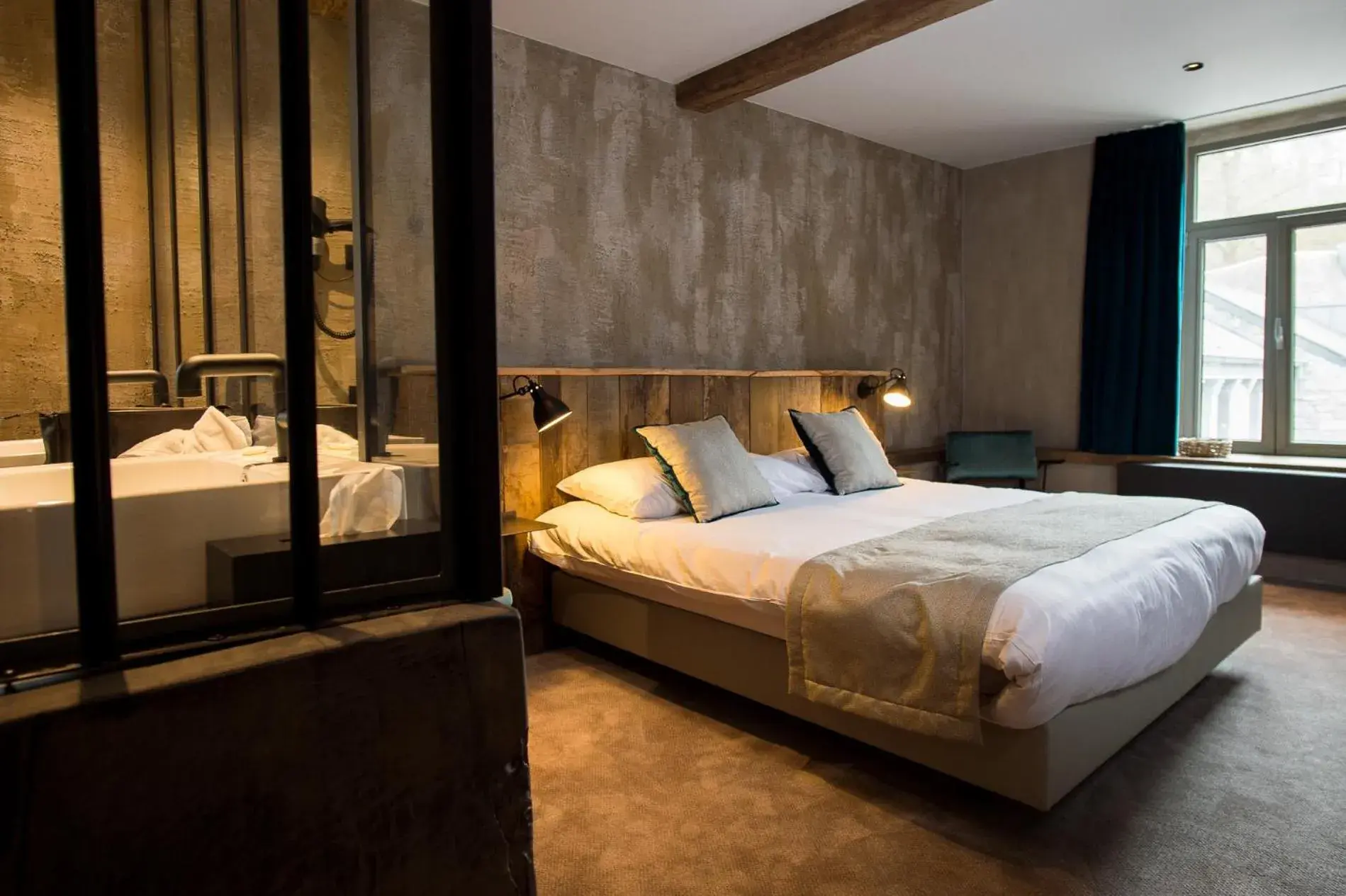 Deluxe Room in Hotel Victoria - Maison Caerdinael Deluxe Room in Hotel Victoria - Maison Caerdinael