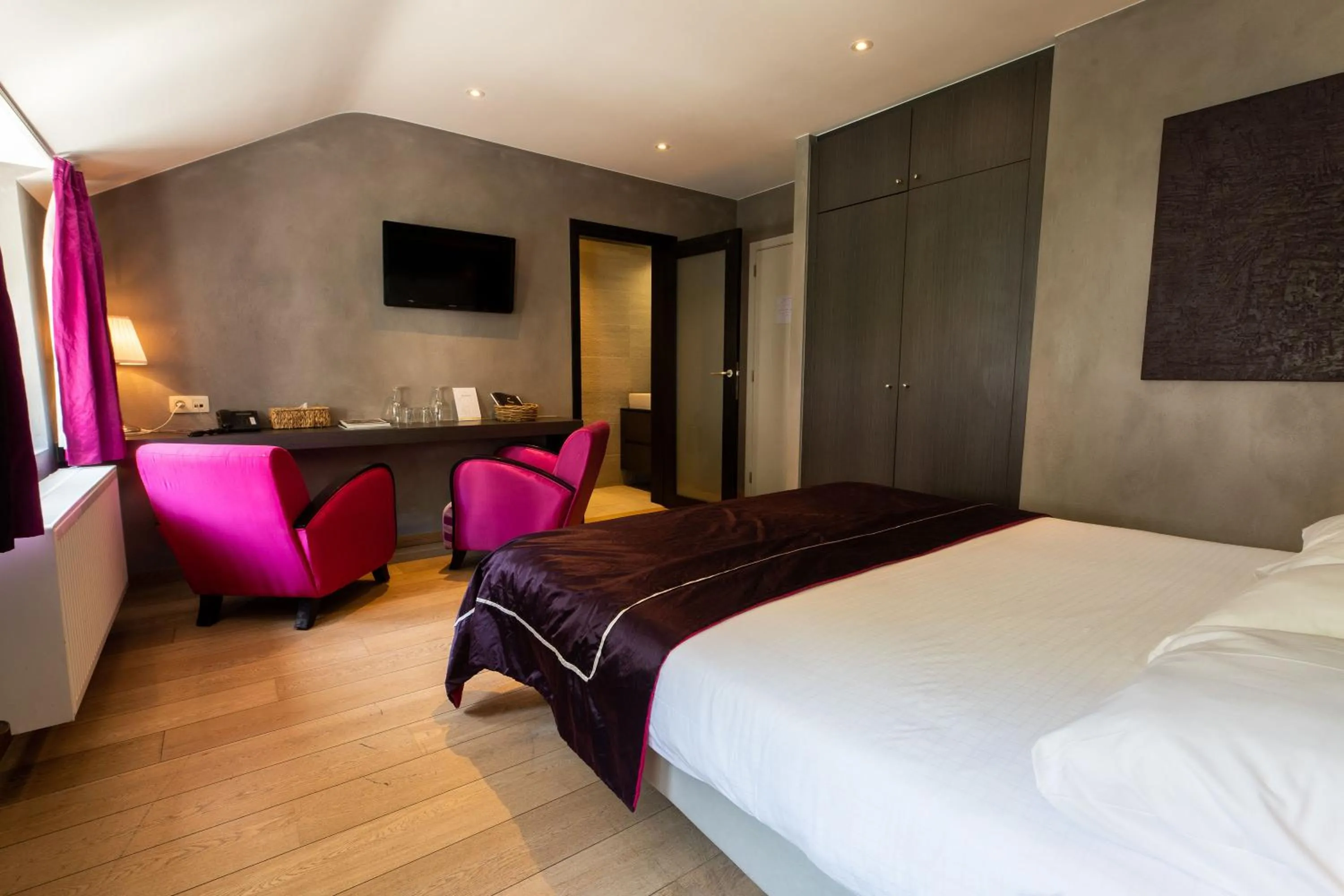 Photo of the whole room, Bed in Hotel Victoria - Maison Caerdinael