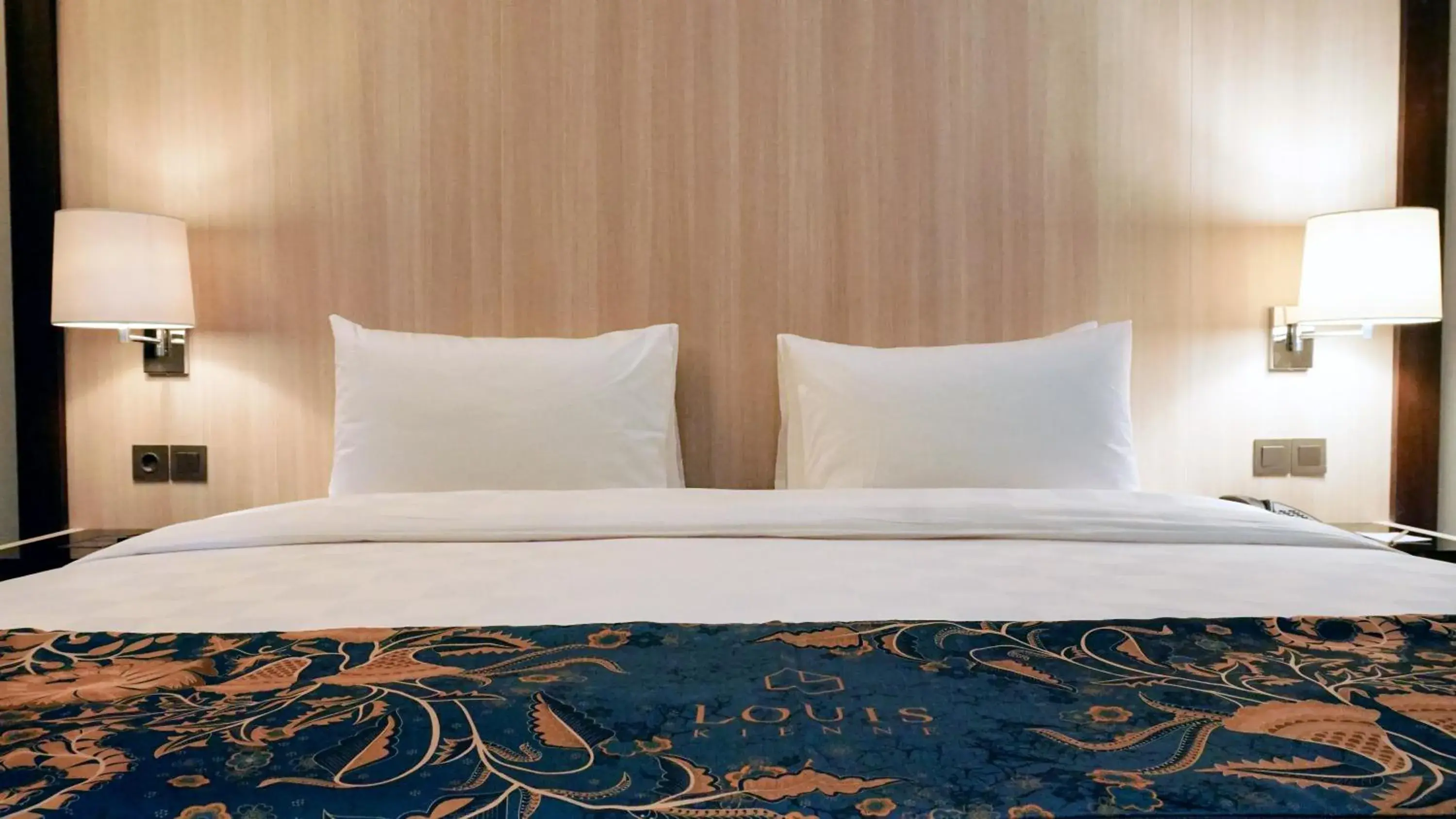 Bed in Louis Kienne Hotel Pandanaran Bed in Louis Kienne Hotel Pandanaran