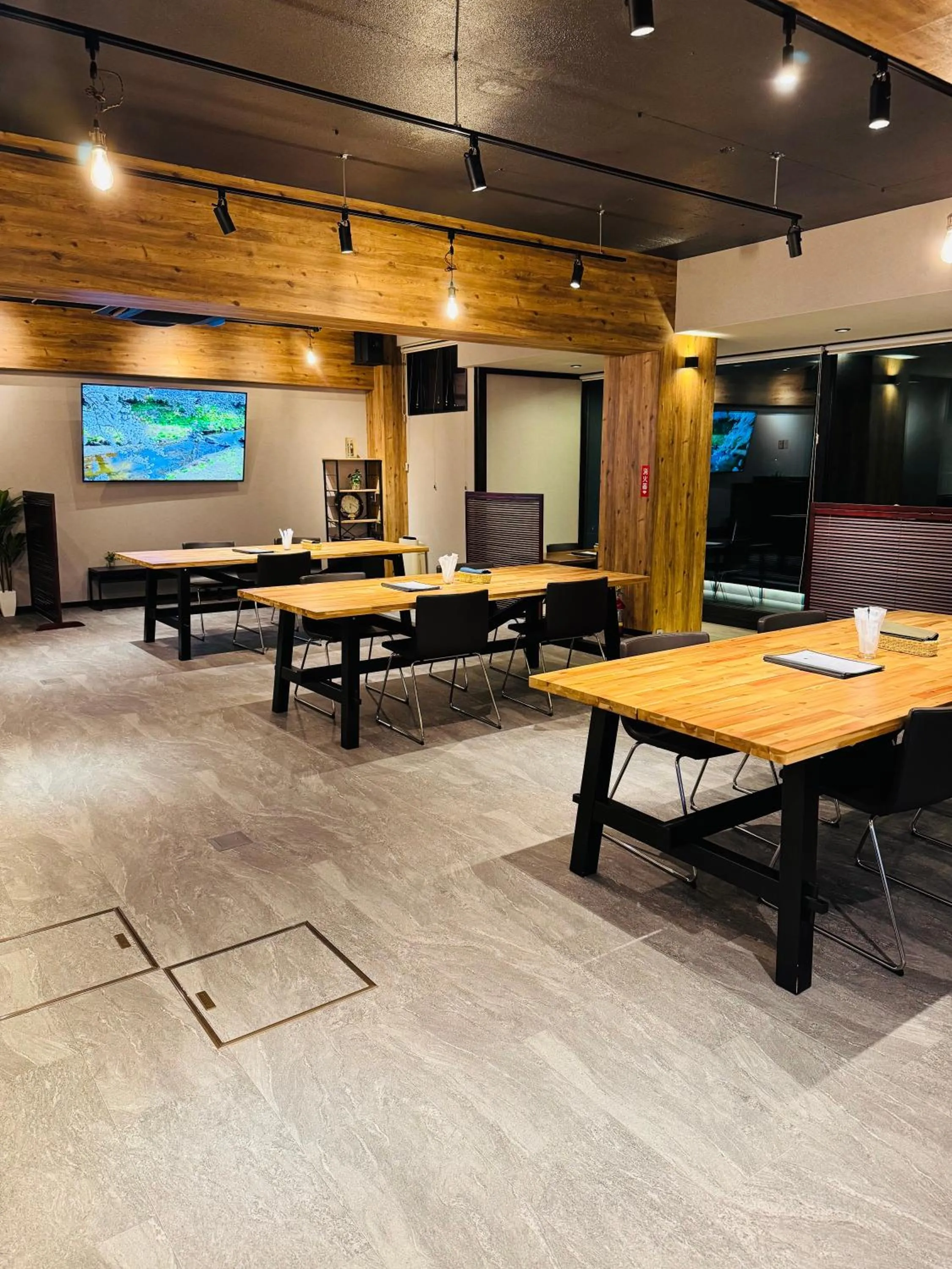 Restaurant/places to eat in Shoji Lake Hotel