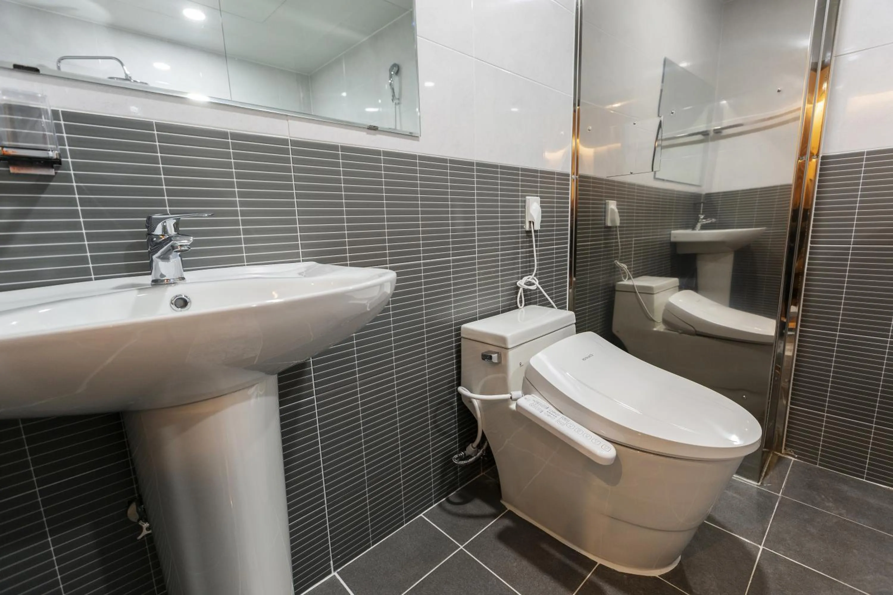 bidet in Choeup Karat Hotel