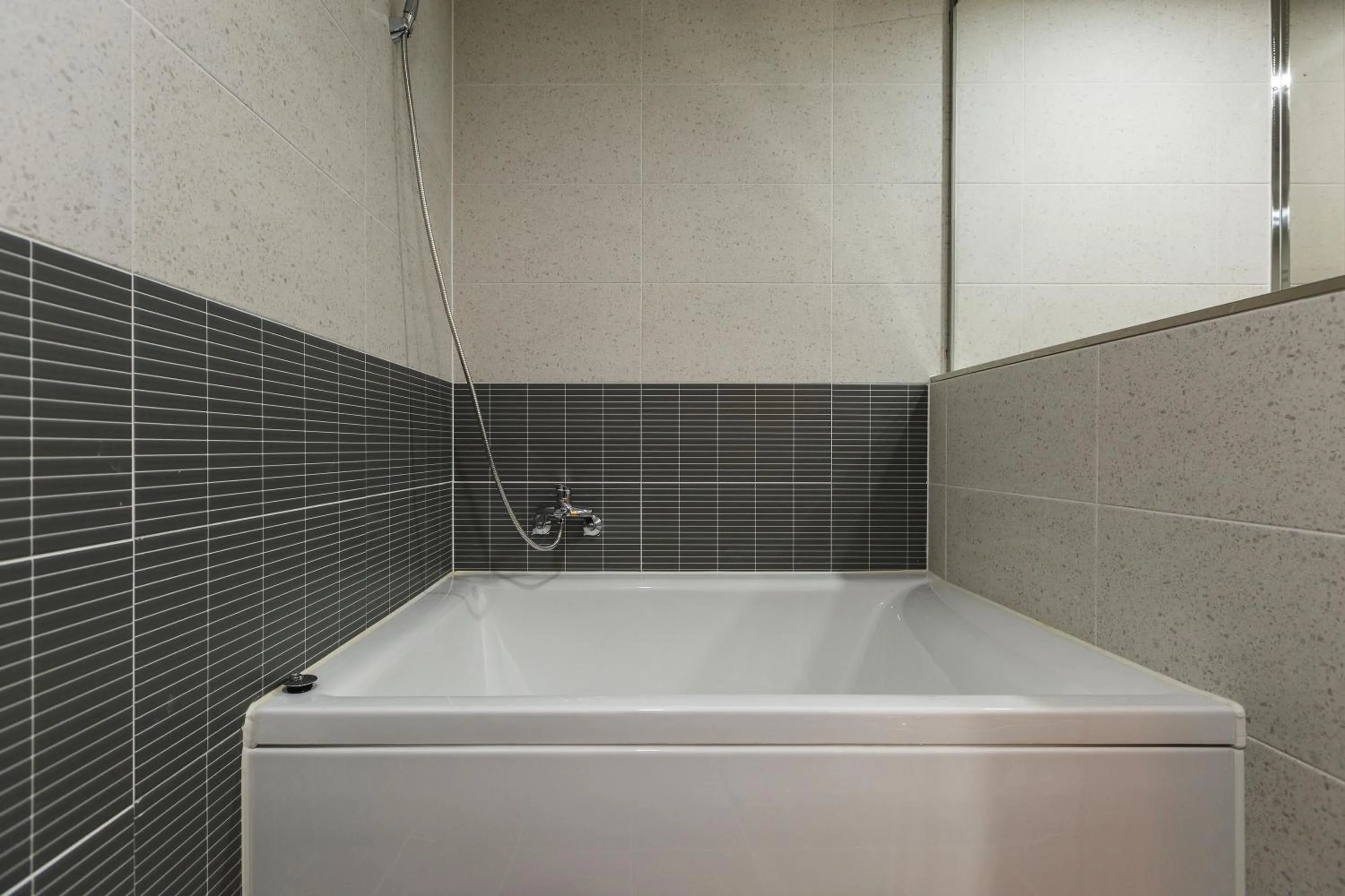 Bath in Choeup Karat Hotel