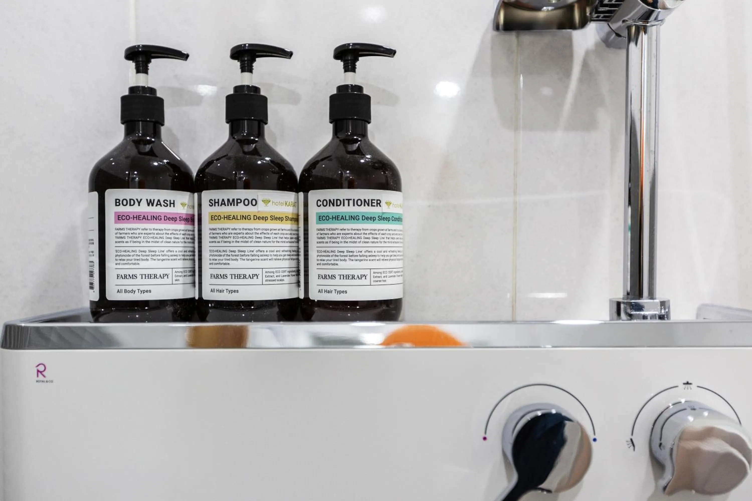 Bathroom in Choeup Karat Hotel